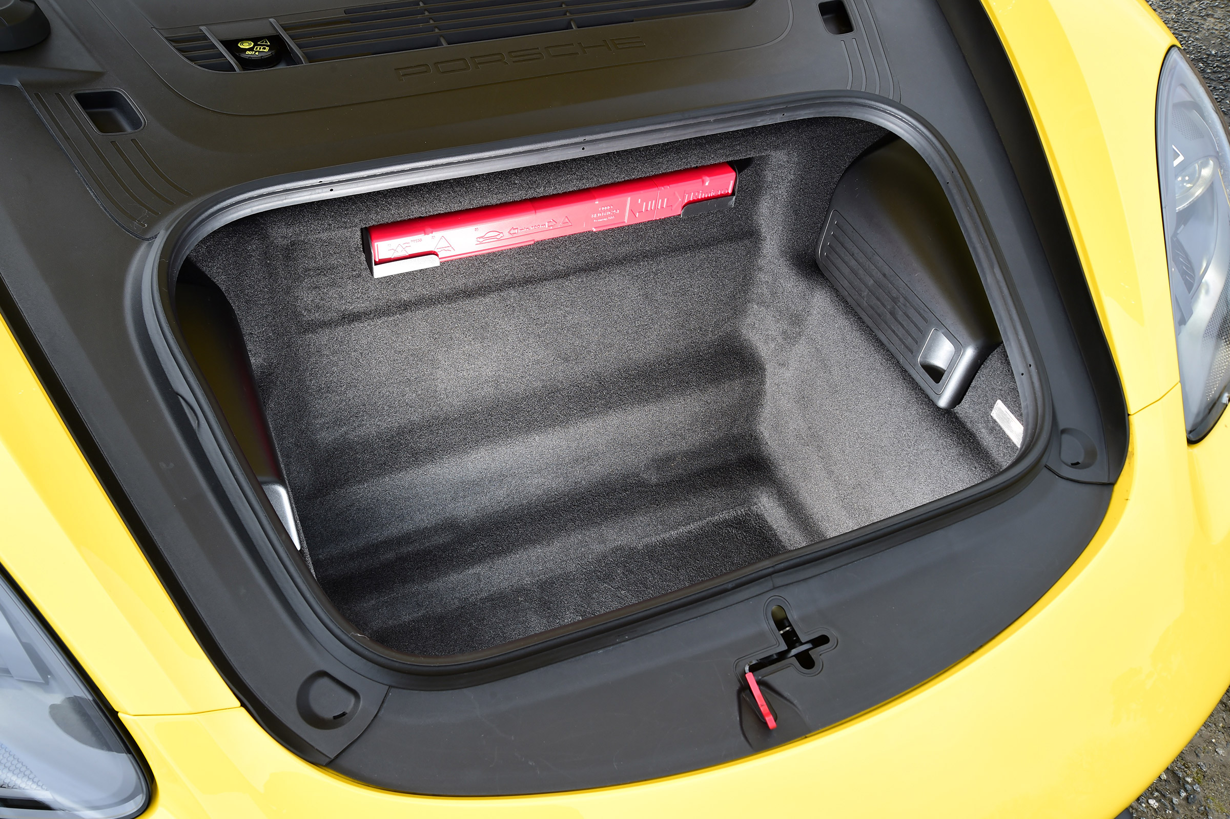 Porsche 718 Cayman - front boot