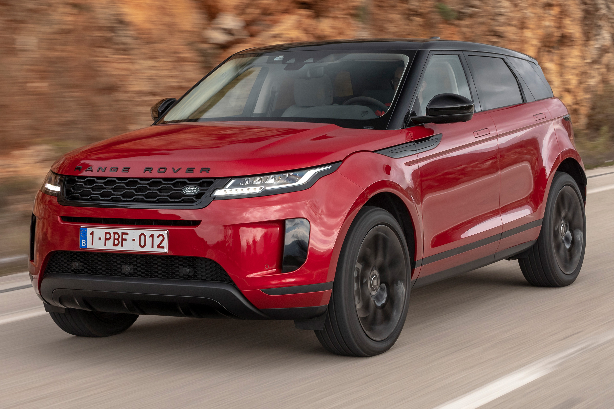 Range Rover Evoque - front tracking