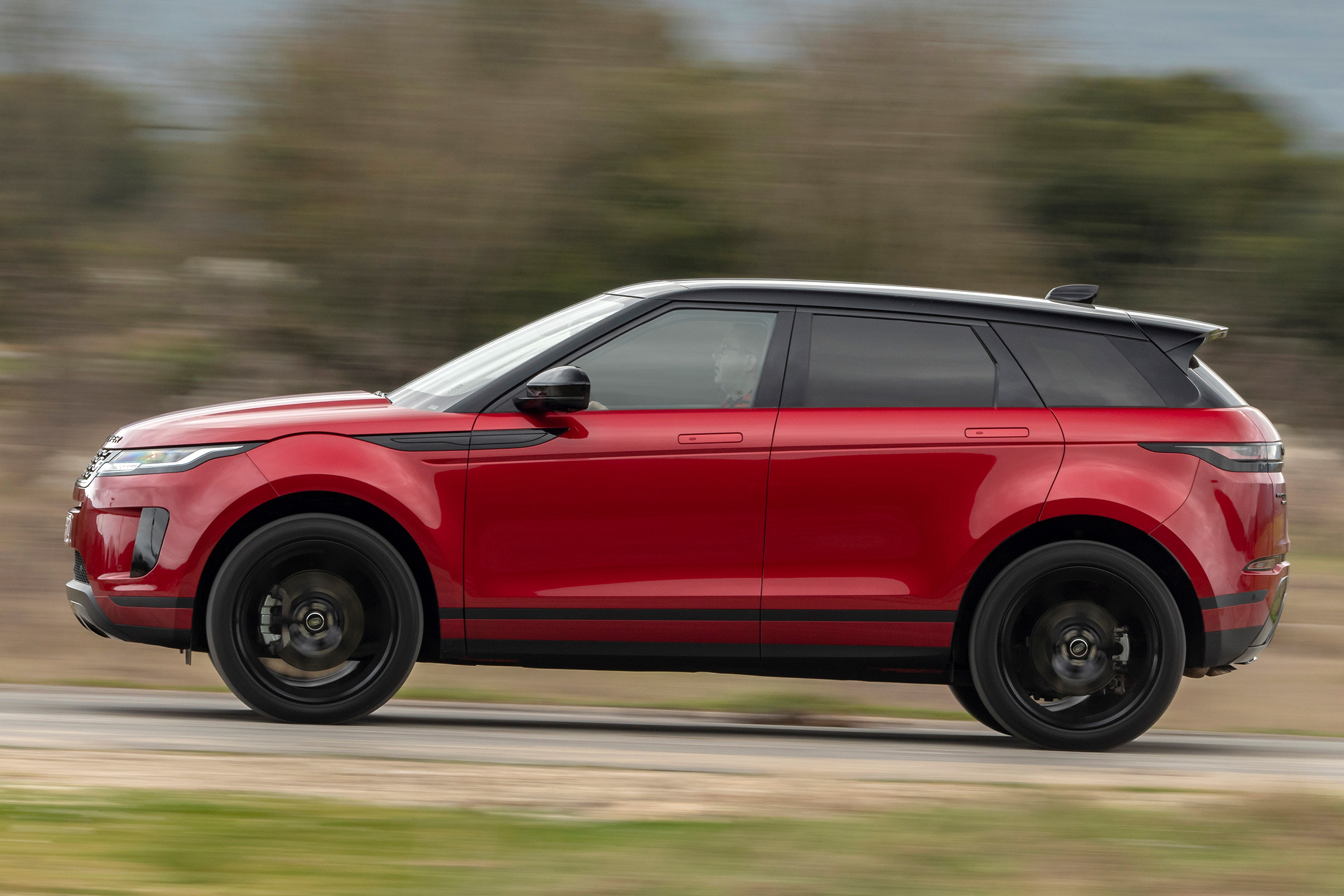 Range Rover Evoque - side tracking