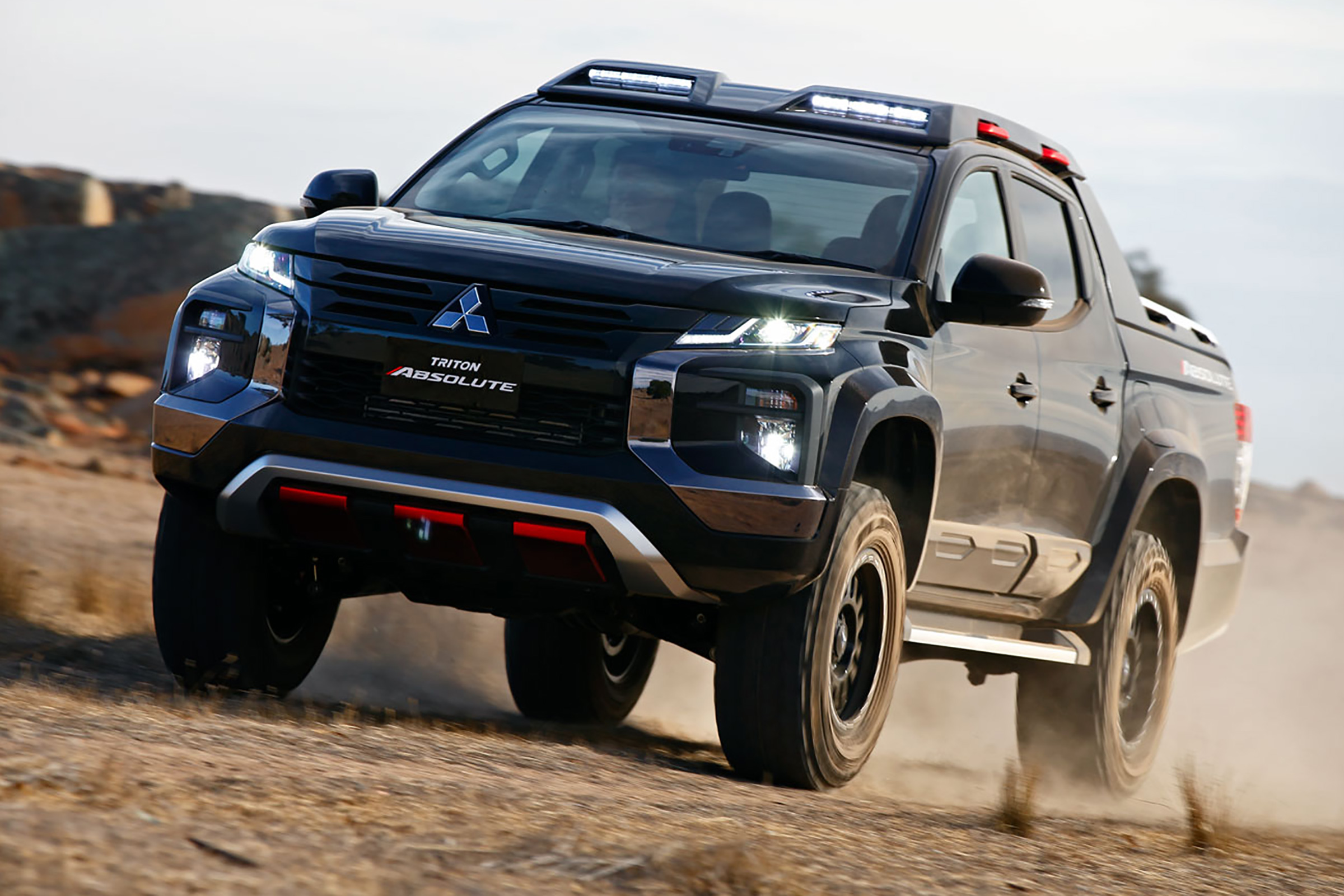 Mitsubishi Triton Absolute - front static