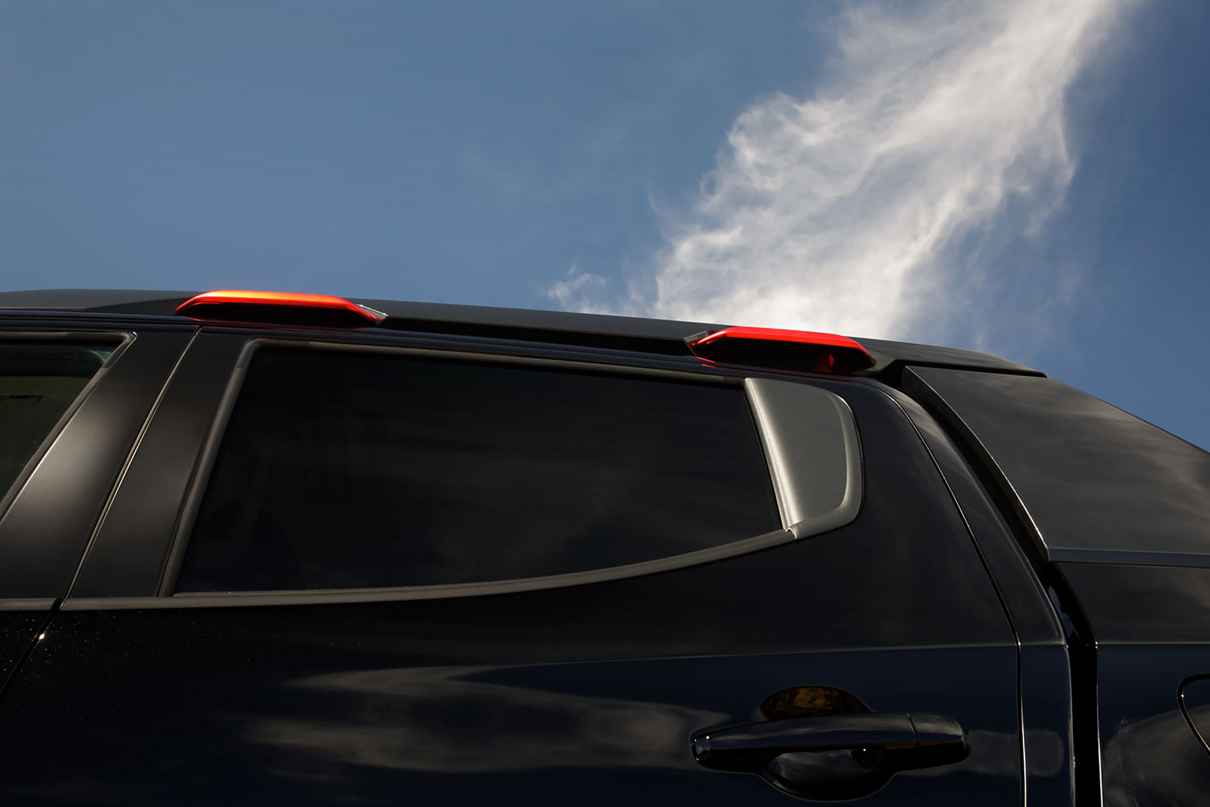 Mitsubishi Triton Absolute - roof rails