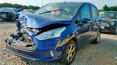 crashed ford b-max
