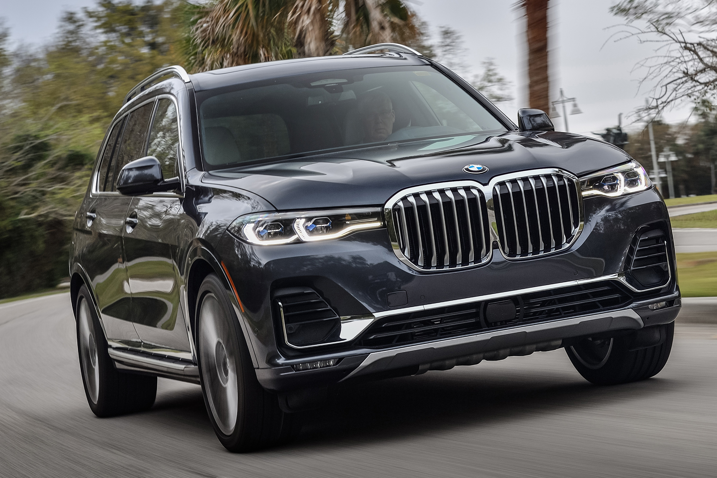 BMW X7 - front cornering