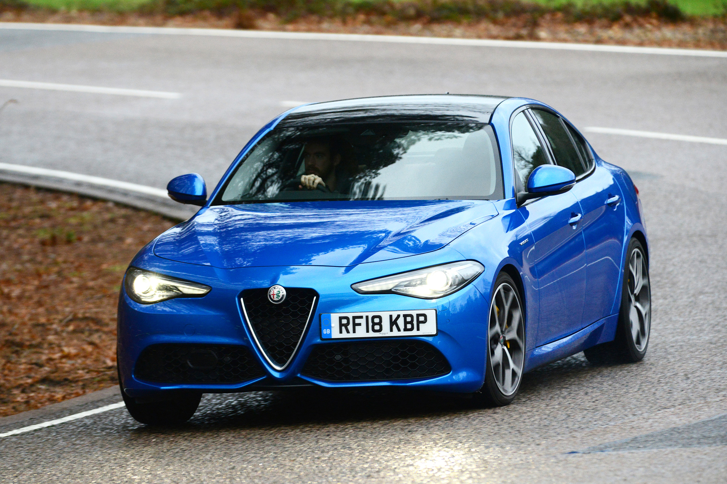 alfa romeo giulia veloce cornering