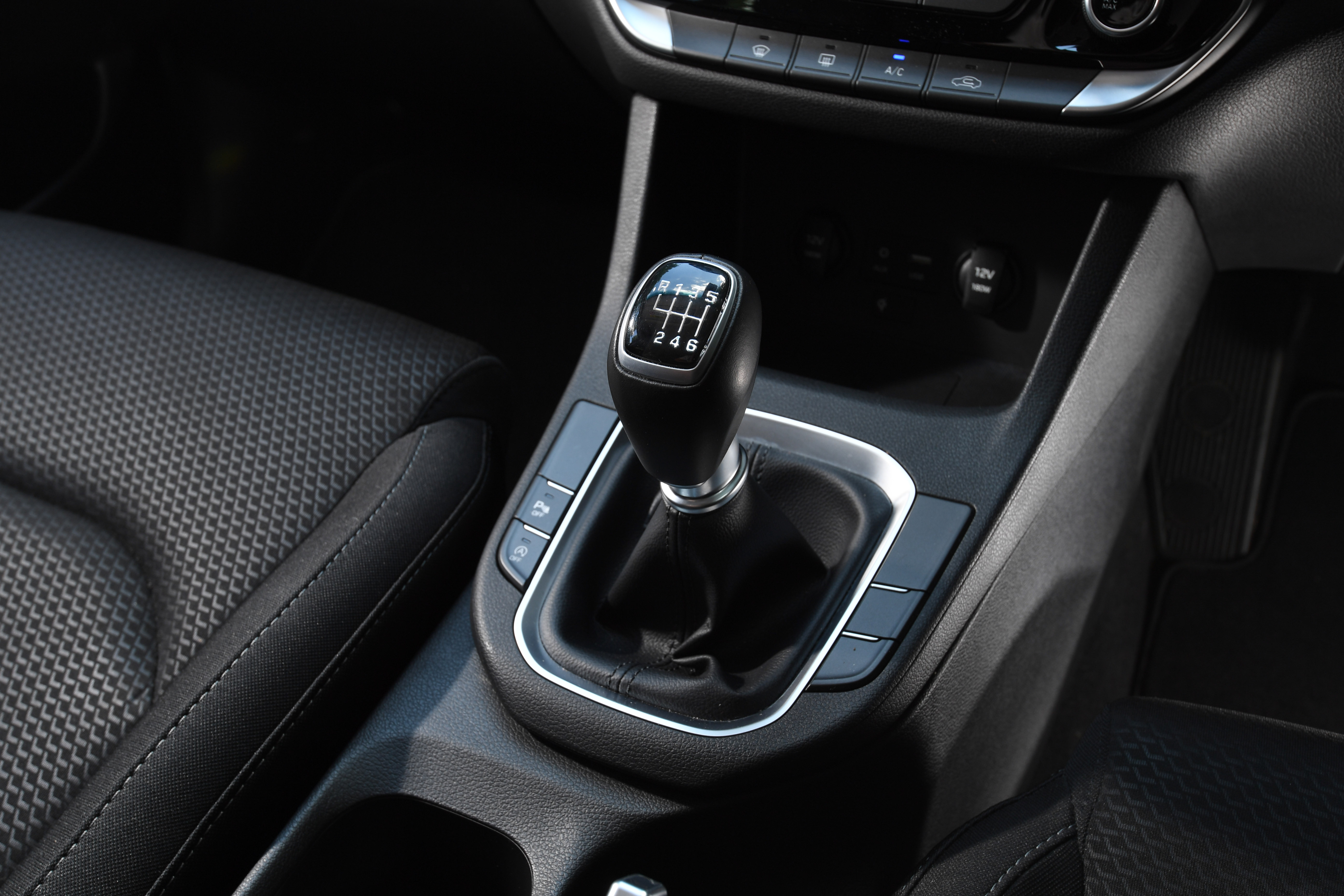 Hyundai i30 Fastback gear lever