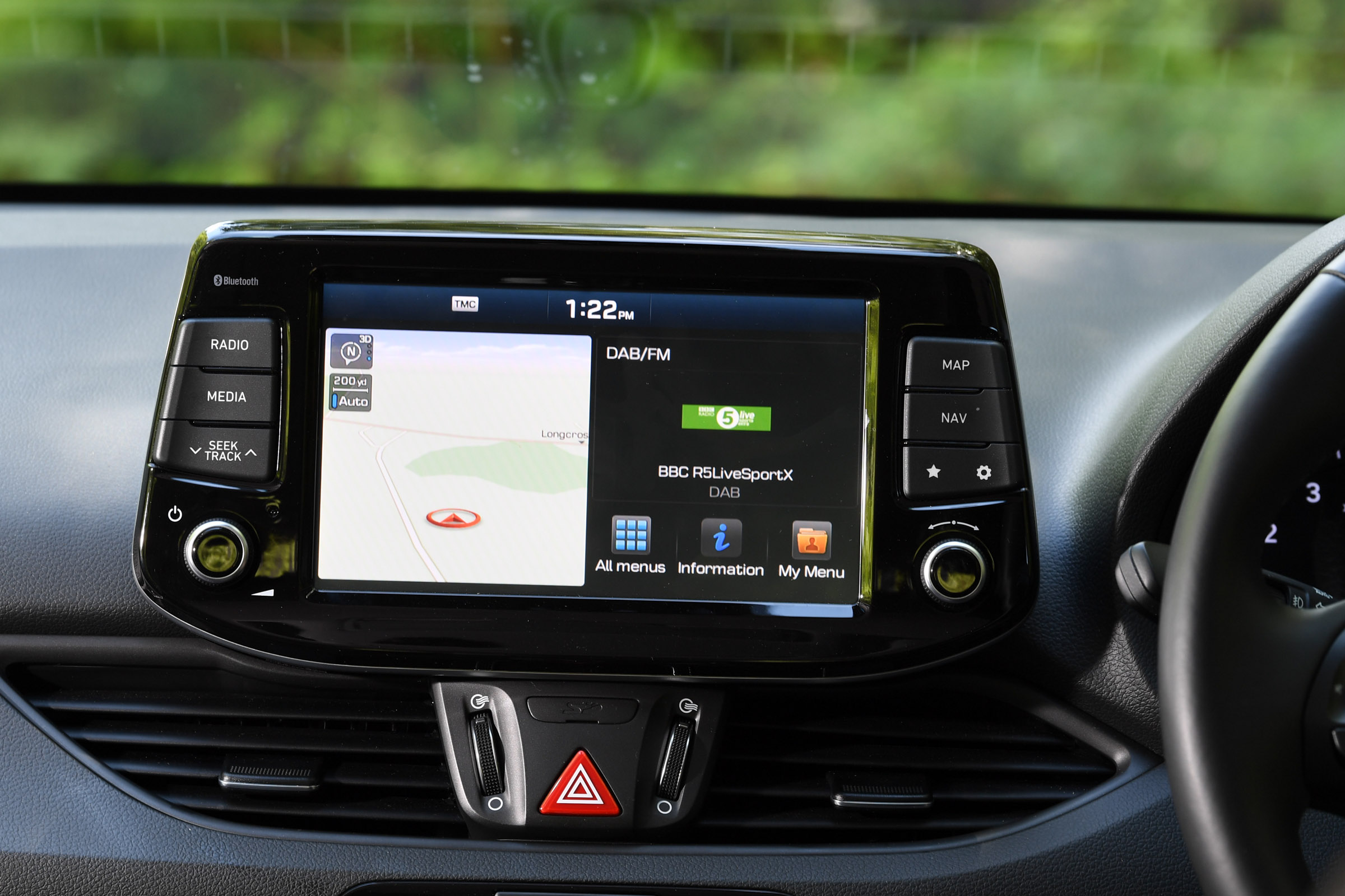Hyundai i30 Fastback infotainment