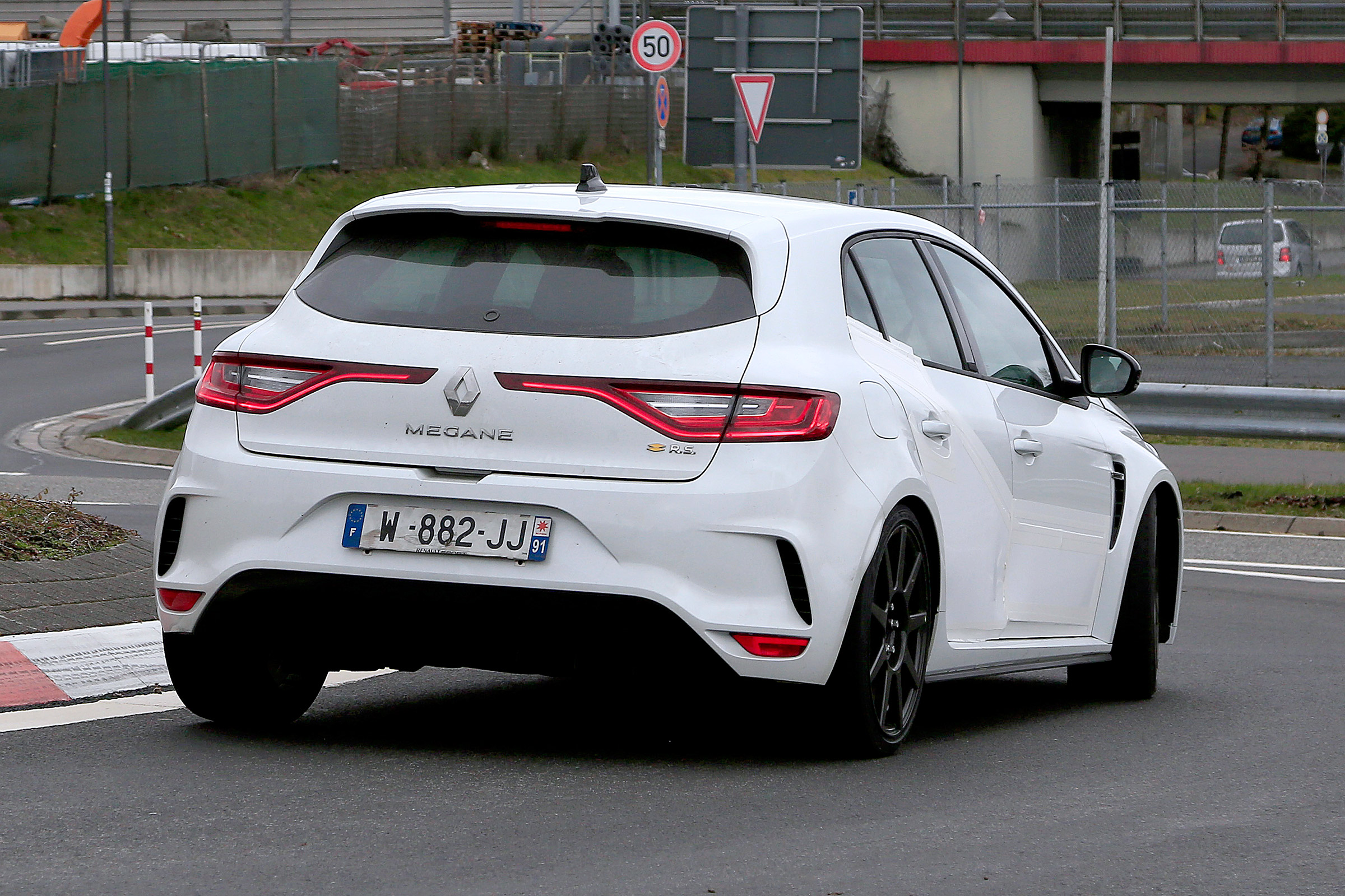 Renault Megane R.S. Trophy-R - spyshot 4