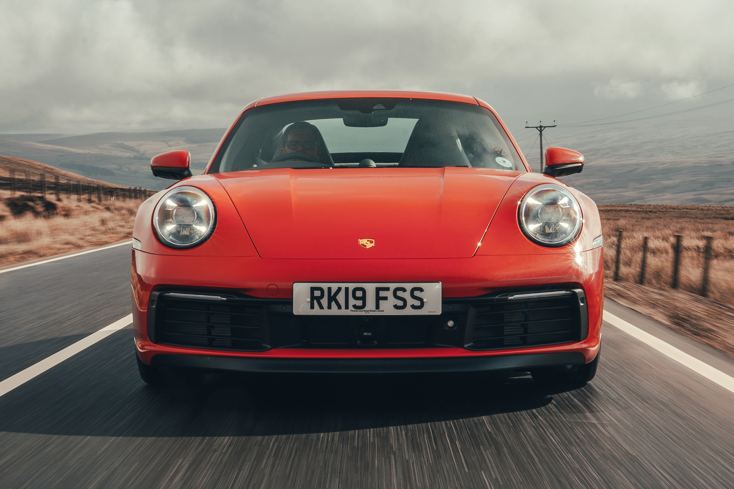 Porsche 911 Carrera S - head-on tracking