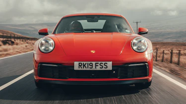 Porsche 911 Carrera S - head-on tracking