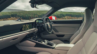 Porsche 911 Carrera S - interior