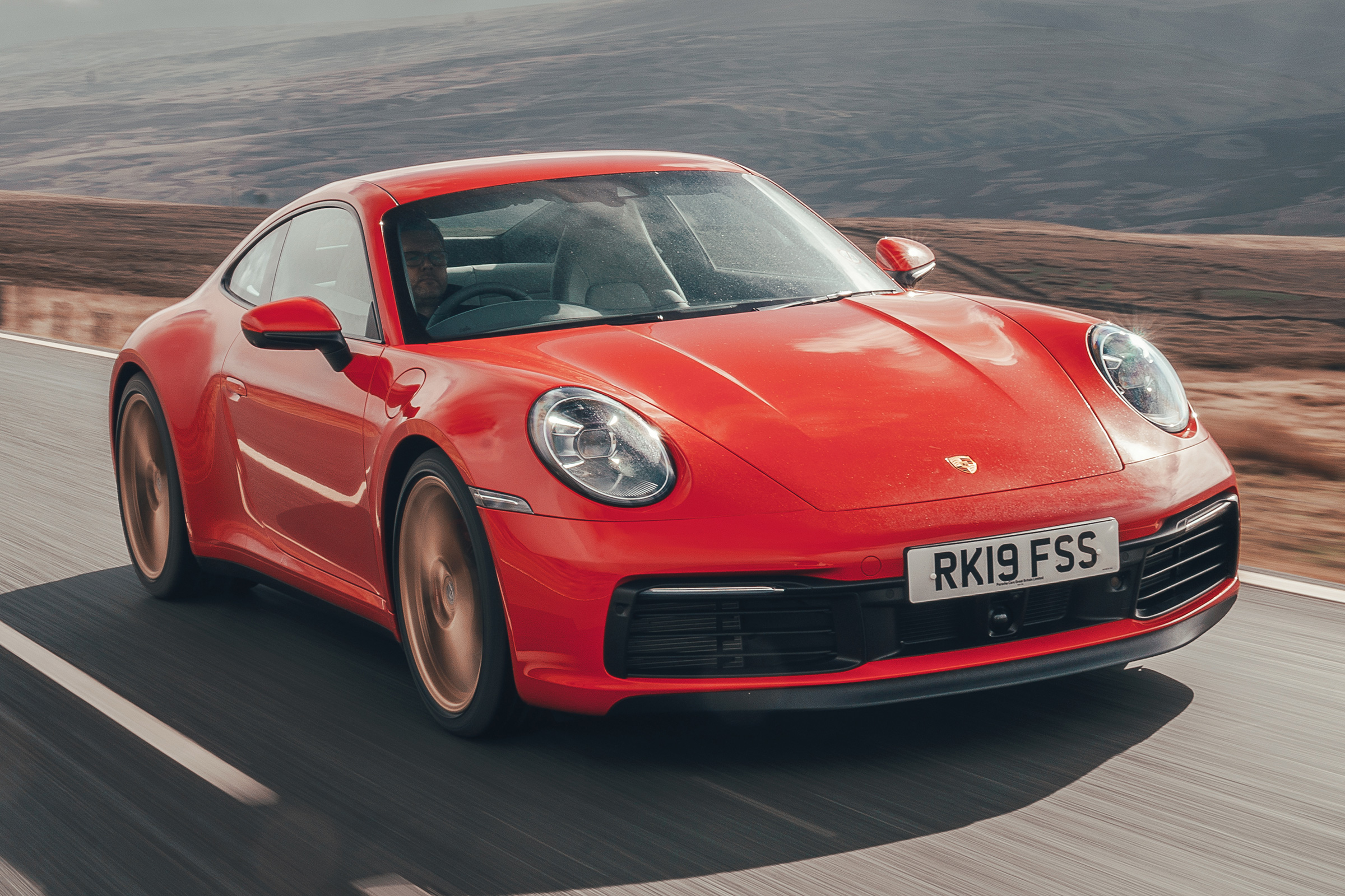 Porsche 911 Carrera S - front tracking