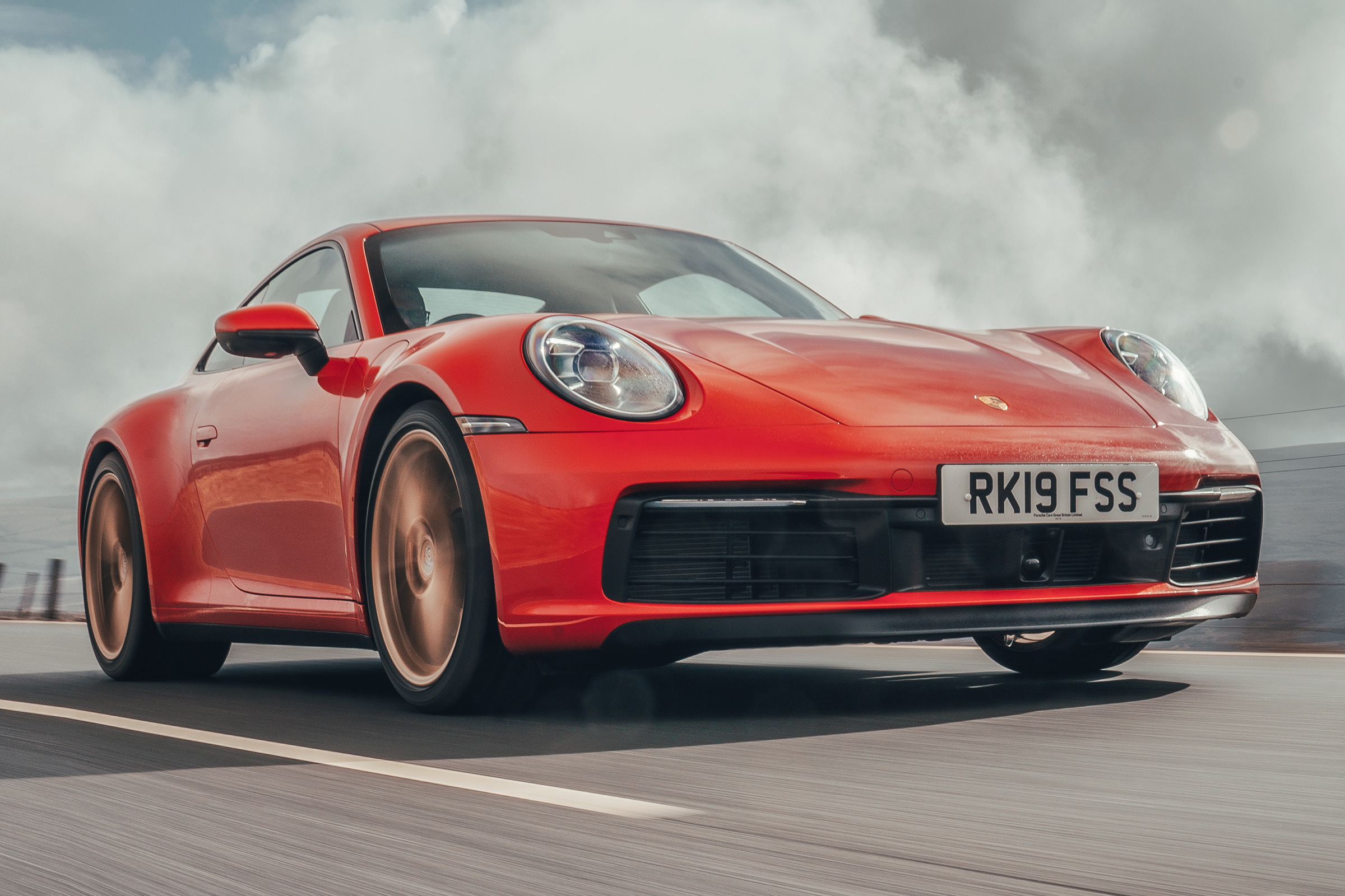Porsche 911 Carrera S - front tracking low
