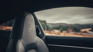 Porsche 911 Carrera S - passenger seat