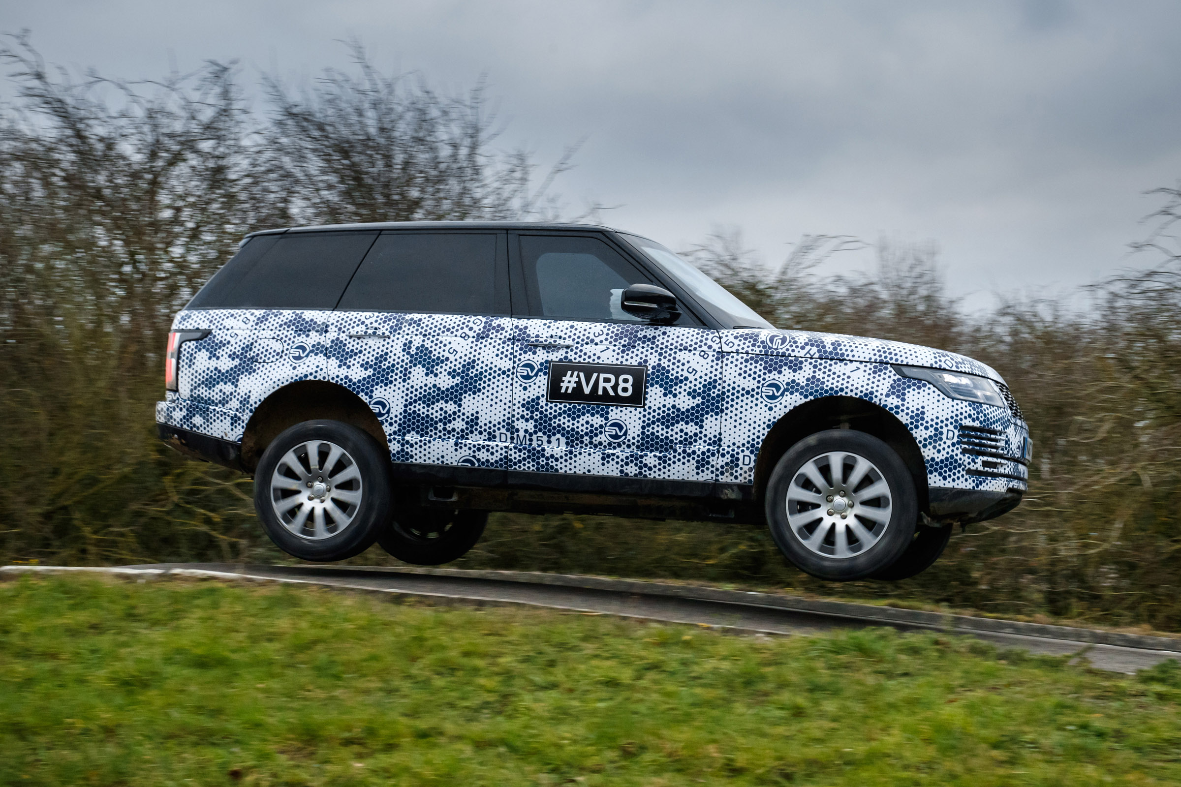 Range Rover Sentinel jump