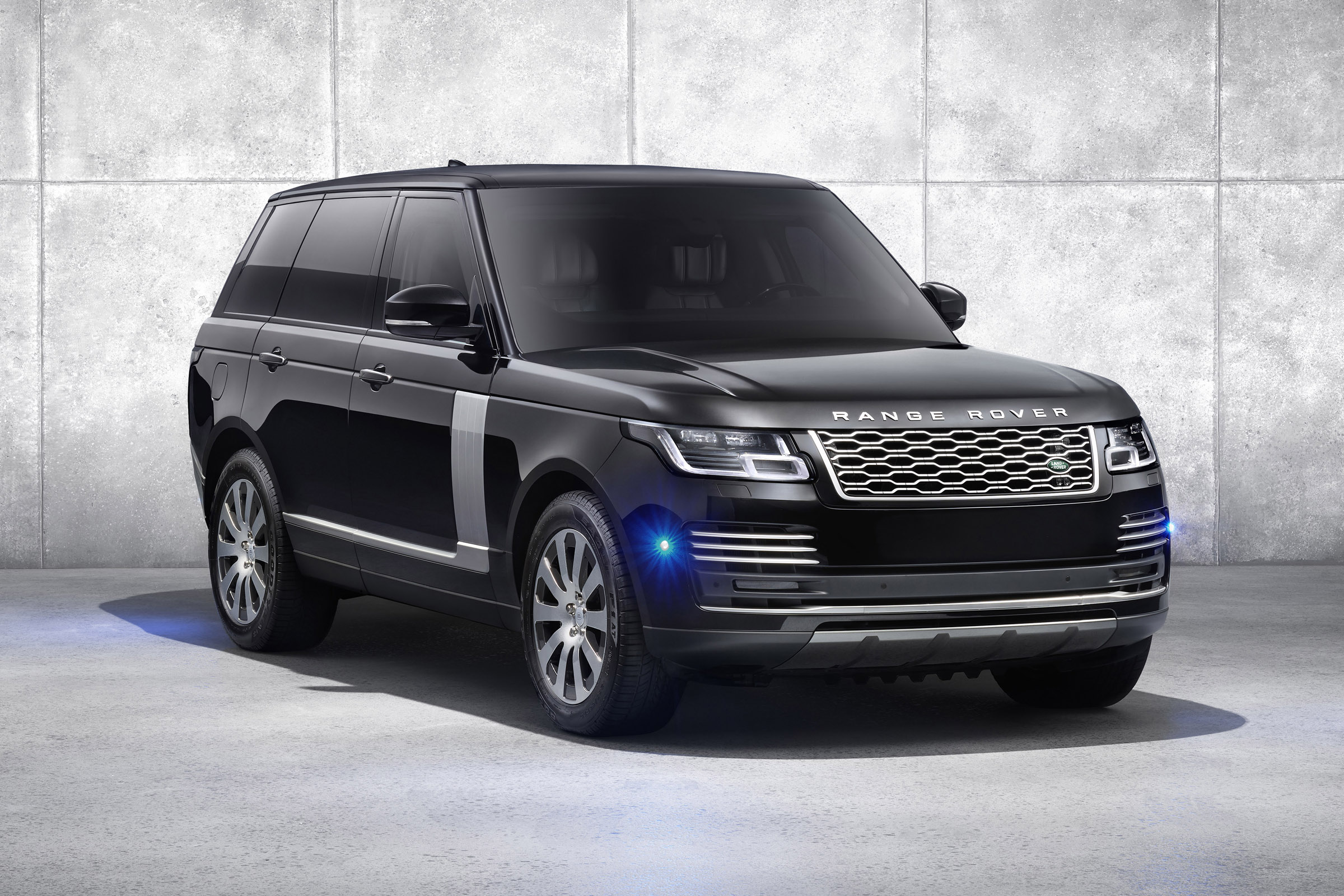 Range Rover Sentinel lighting