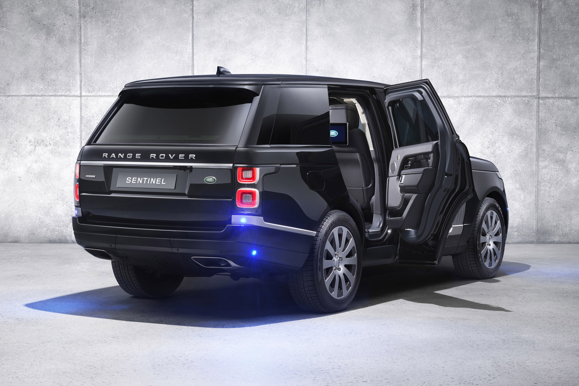 Range Rover Sentinel rear lighting