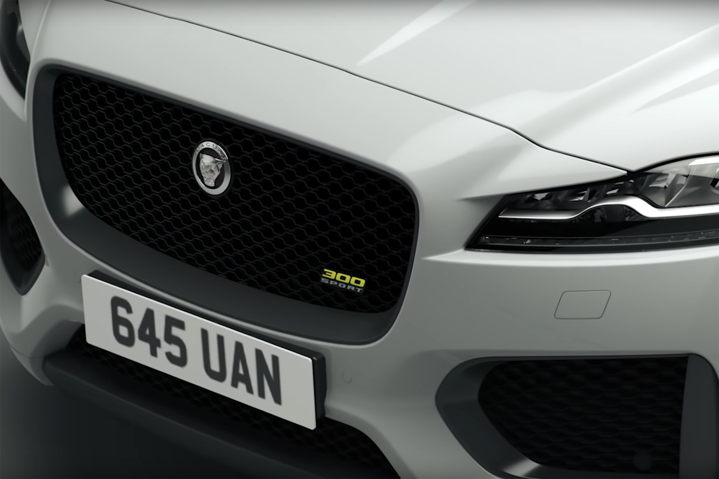 Jaguar F-Pace 300 Sport - grille