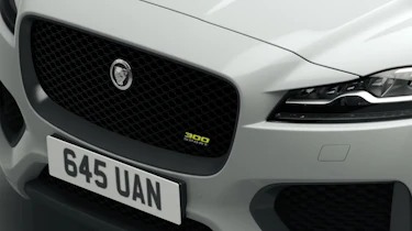 Jaguar F-Pace 300 Sport - grille