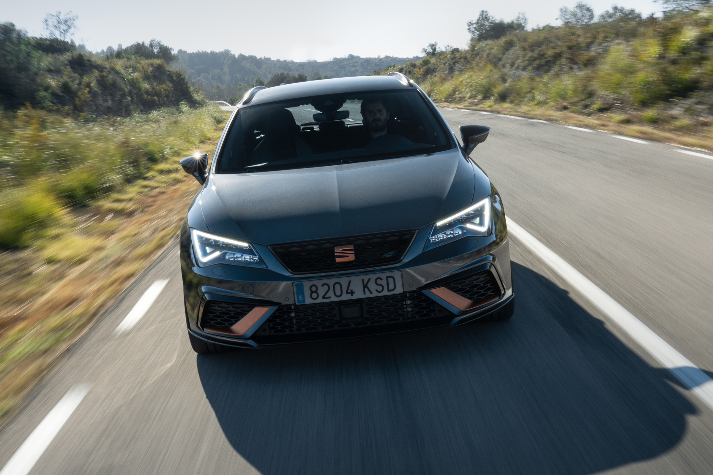 SEAT Leon Cupra R ST - front tracking
