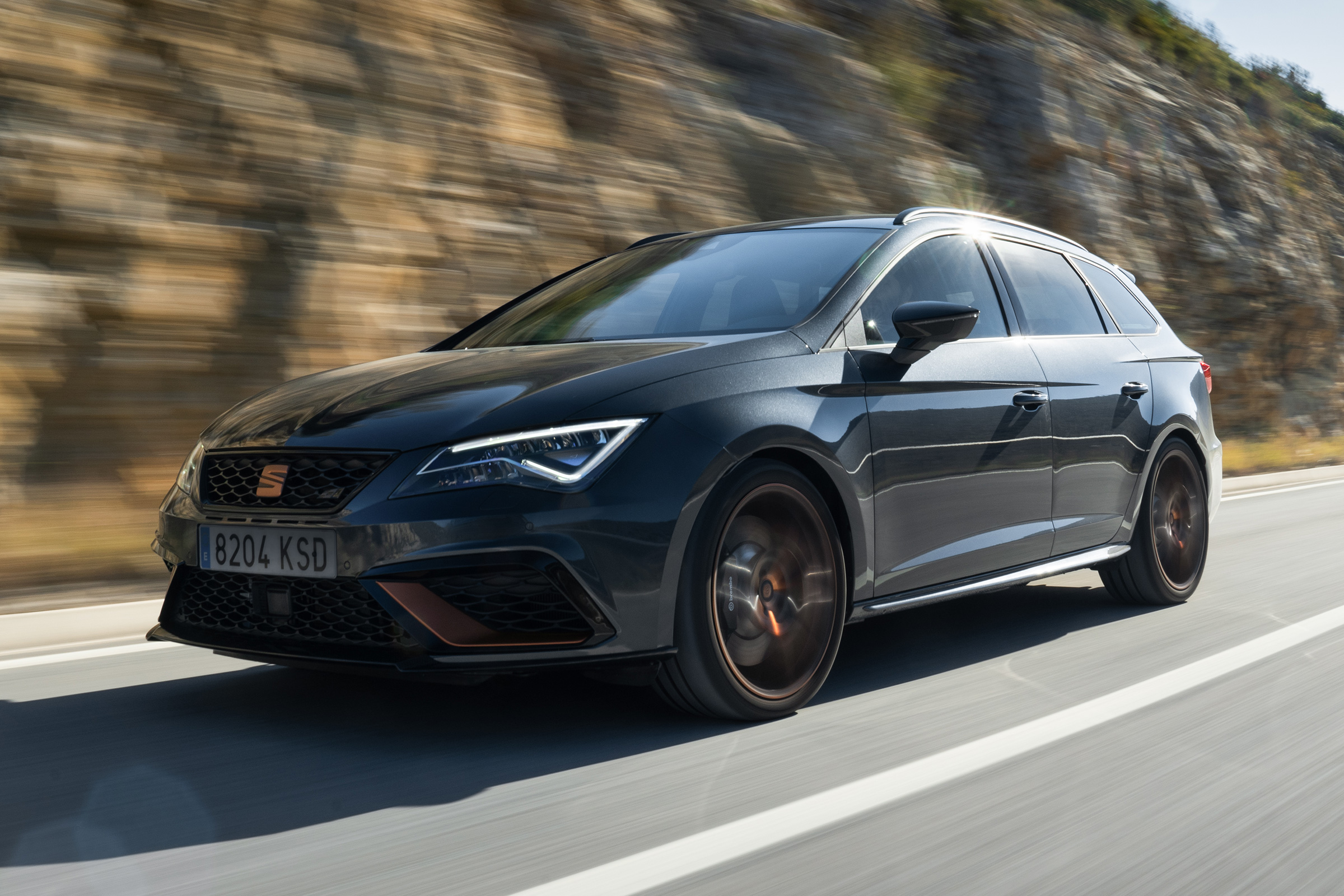 SEAT Leon Cupra R ST - front tracking