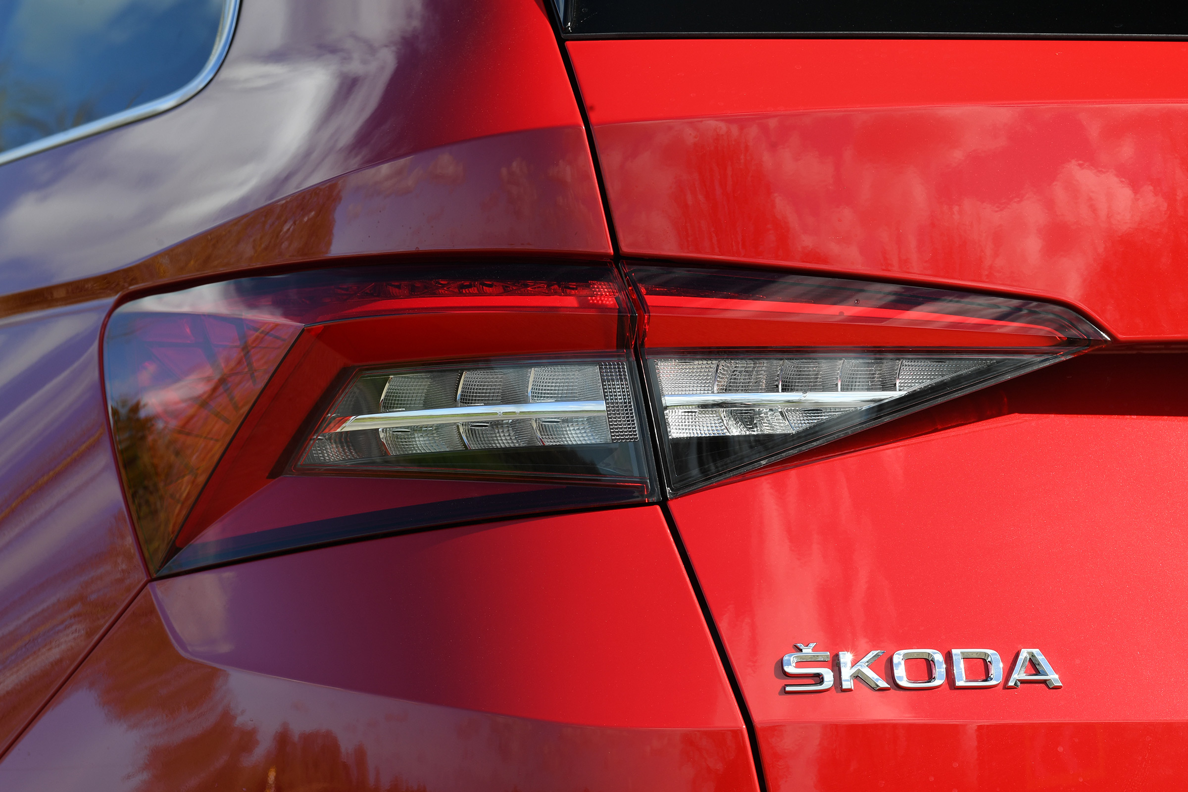 skoda kodiaq l&amp;k rear light