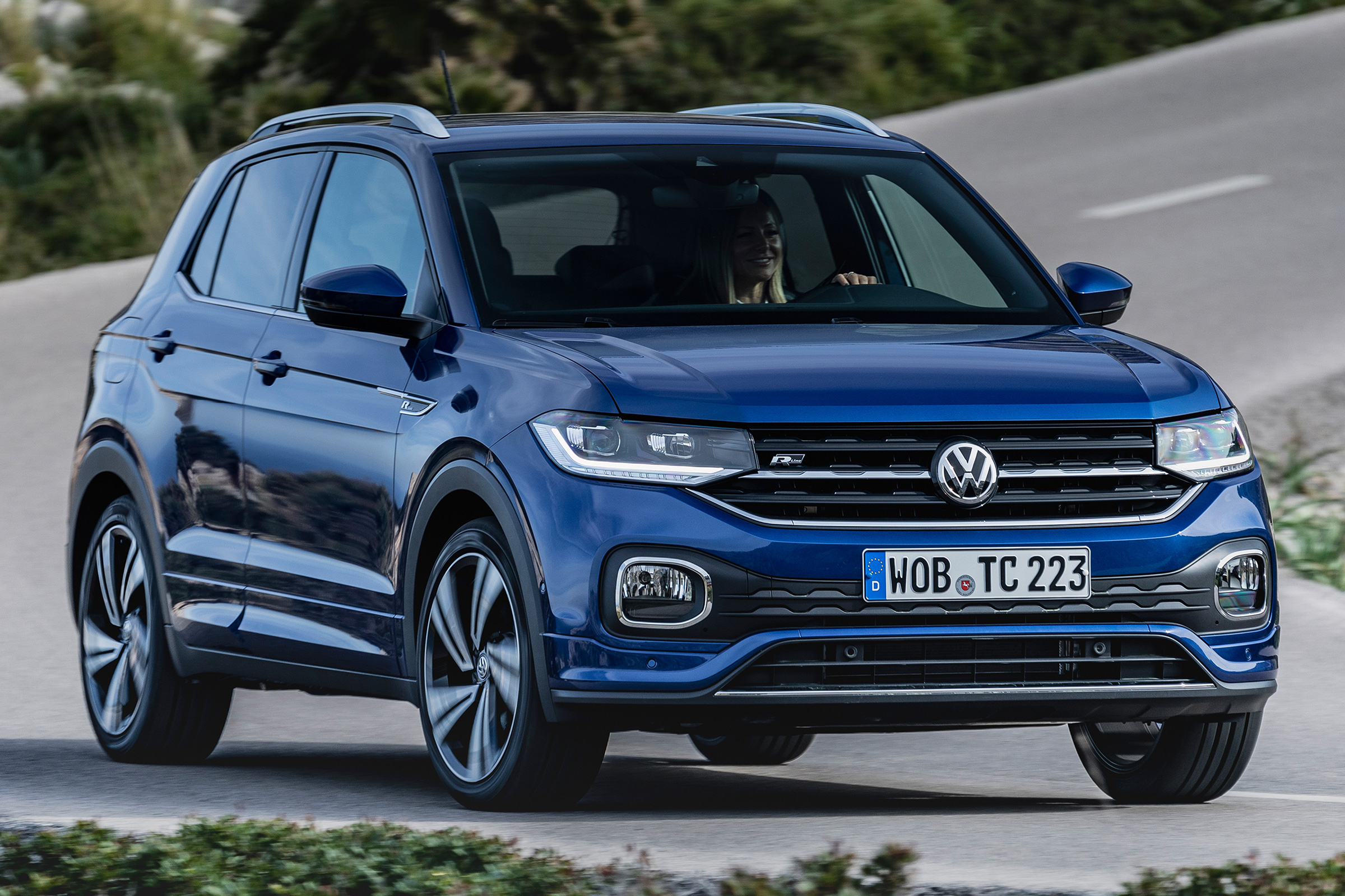 Volkswagen T-Cross - front tracking