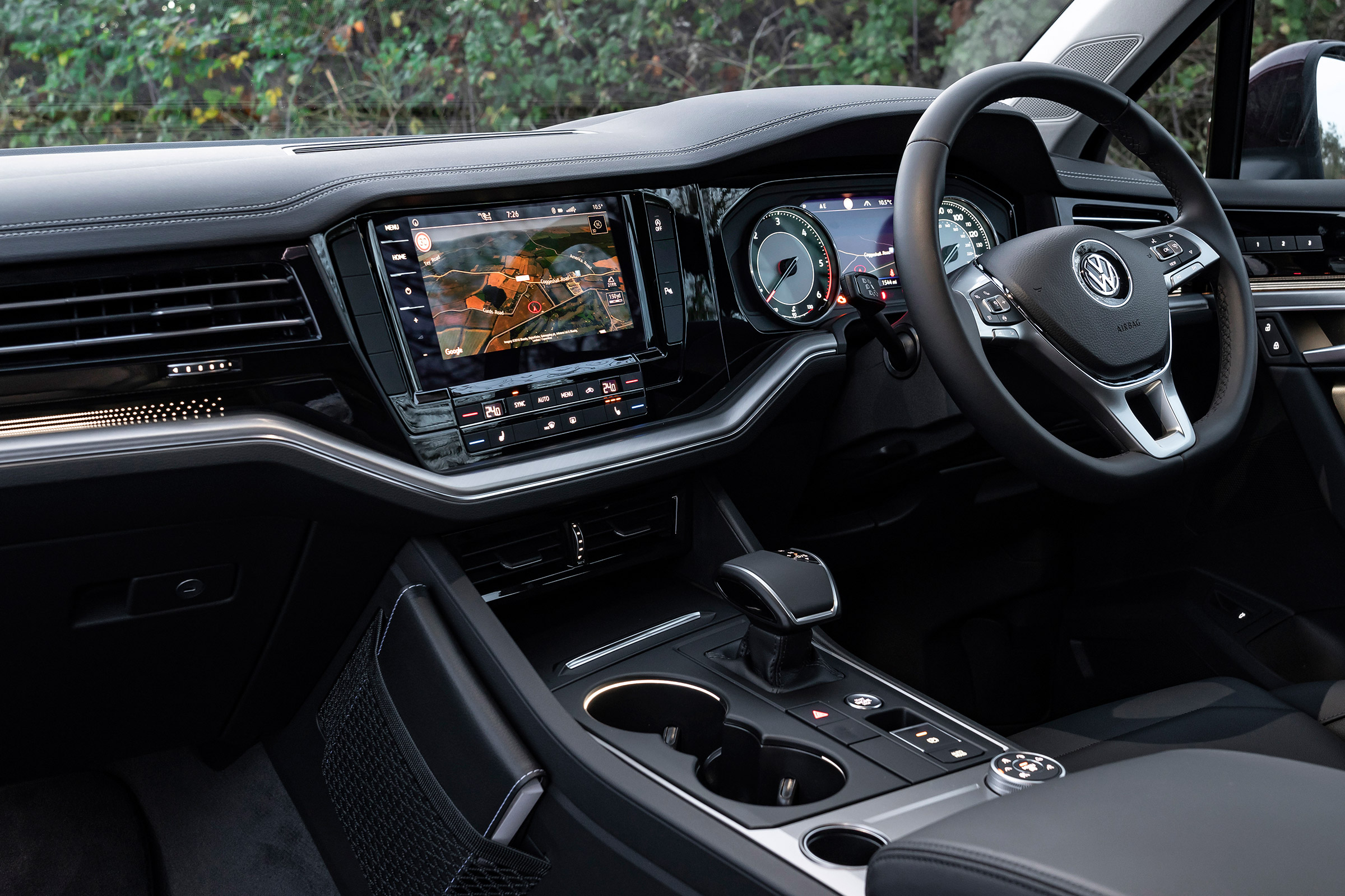 VW Touareg 3.0 V6 petrol - dash