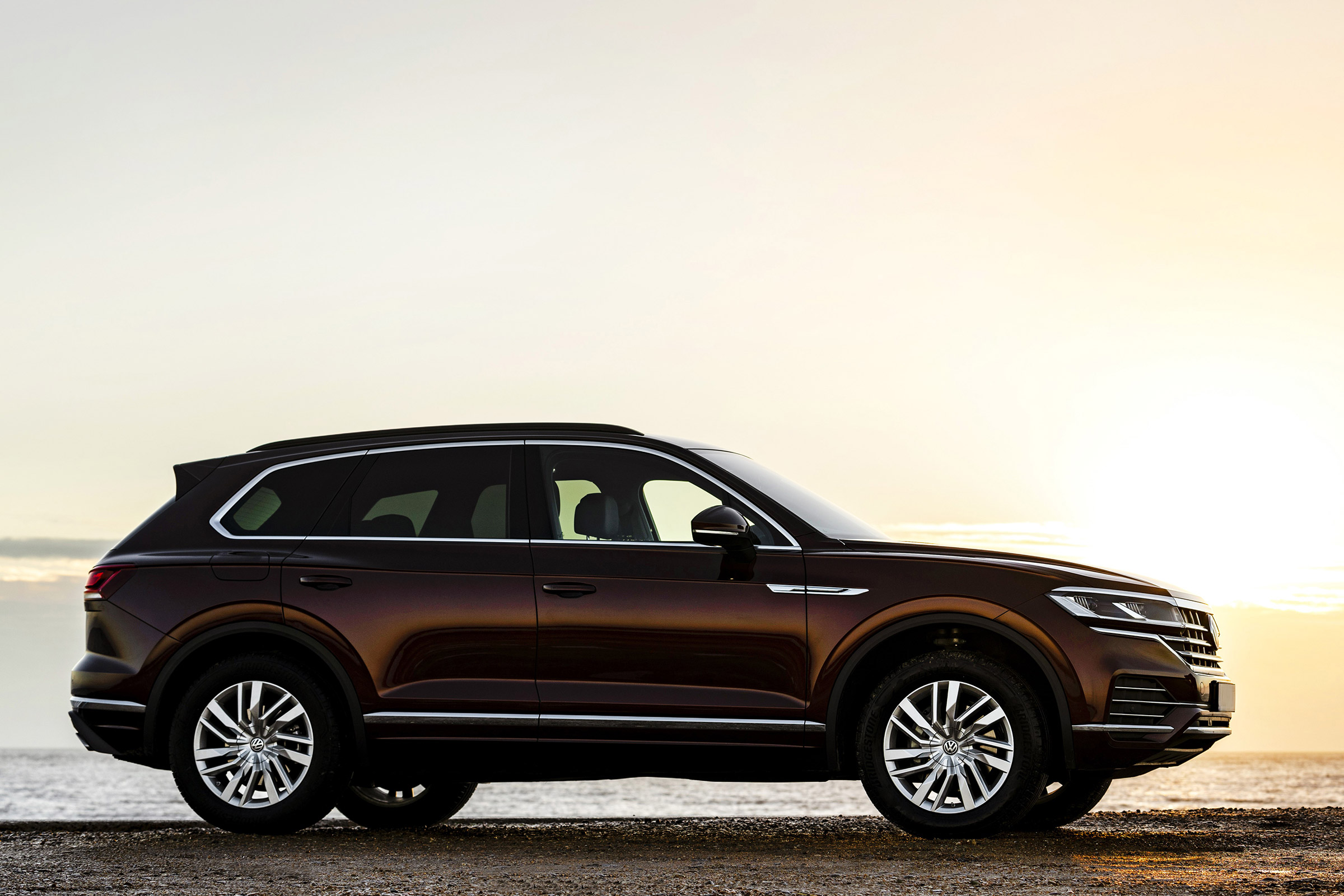VW Touareg 3.0 V6 petrol - side