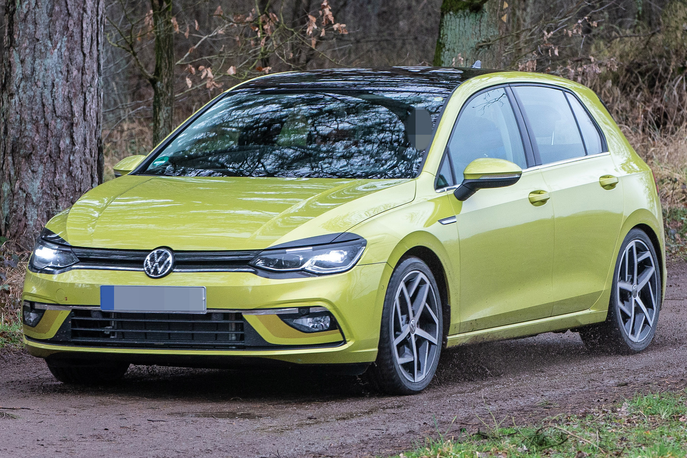 Volkswagen Golf Mk8 - undisguised front 3/4