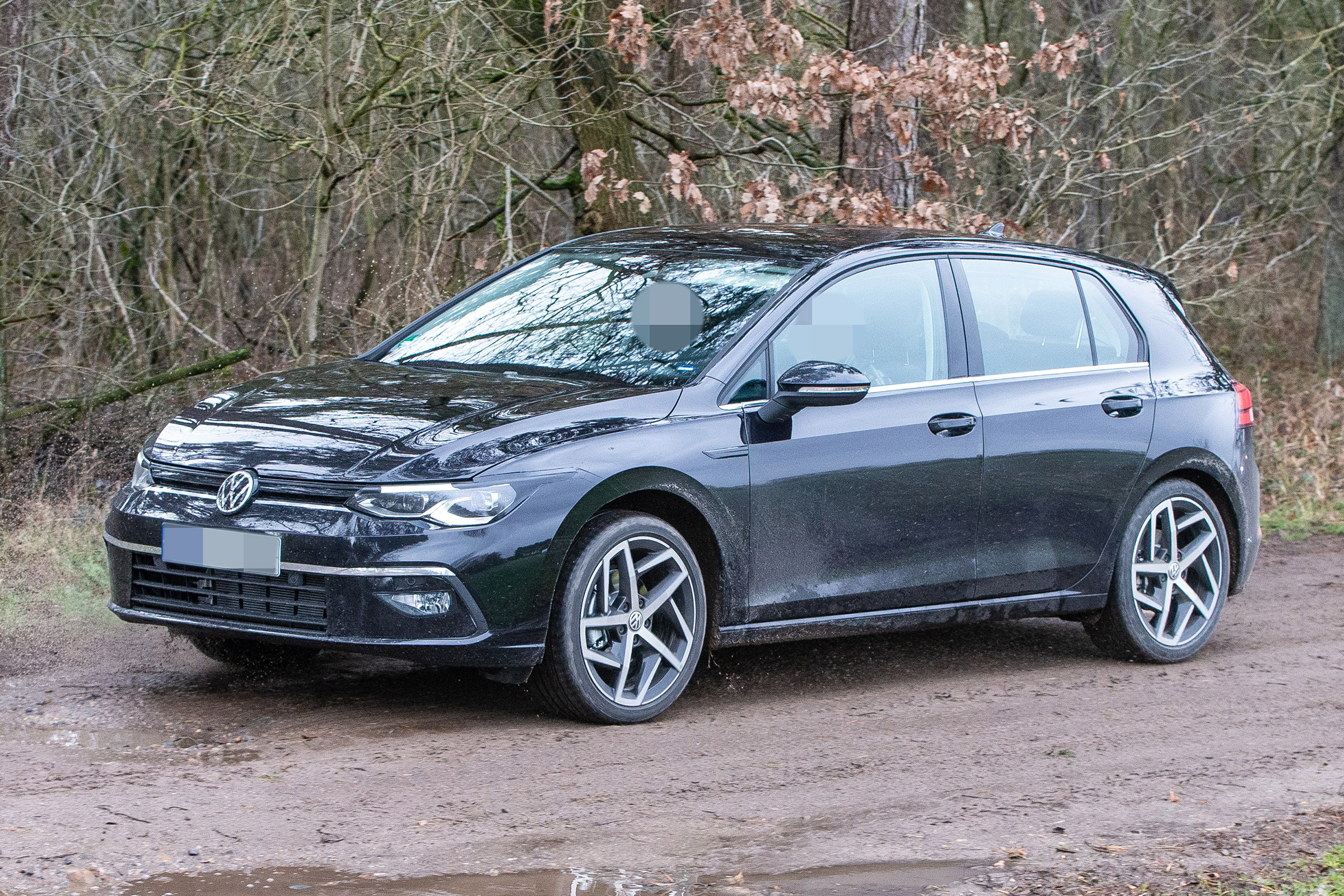 Volkswagen Golf Mk8 - undisguised 3/4