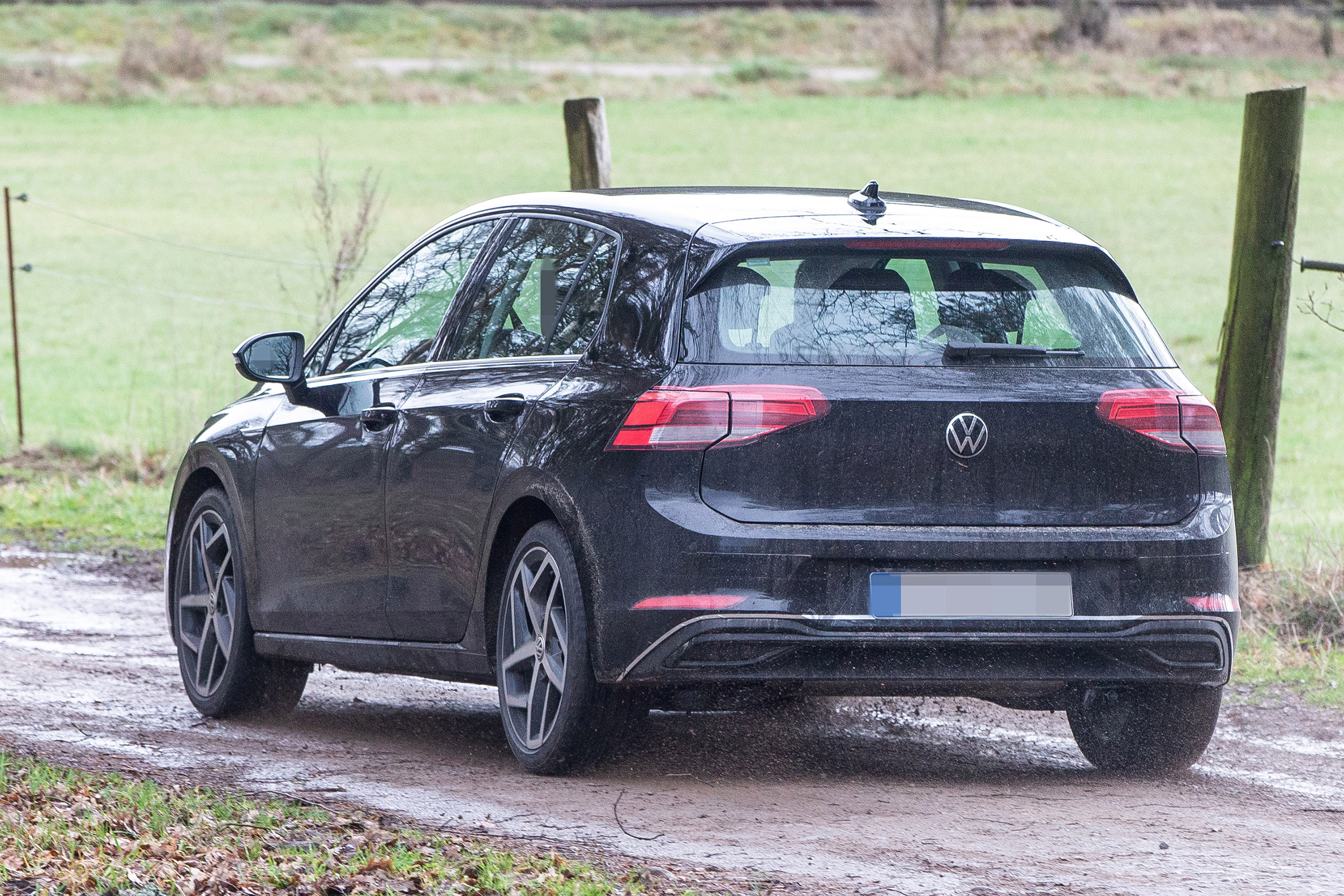 Volkswagen Golf Mk8 - undisguised rear 3/4