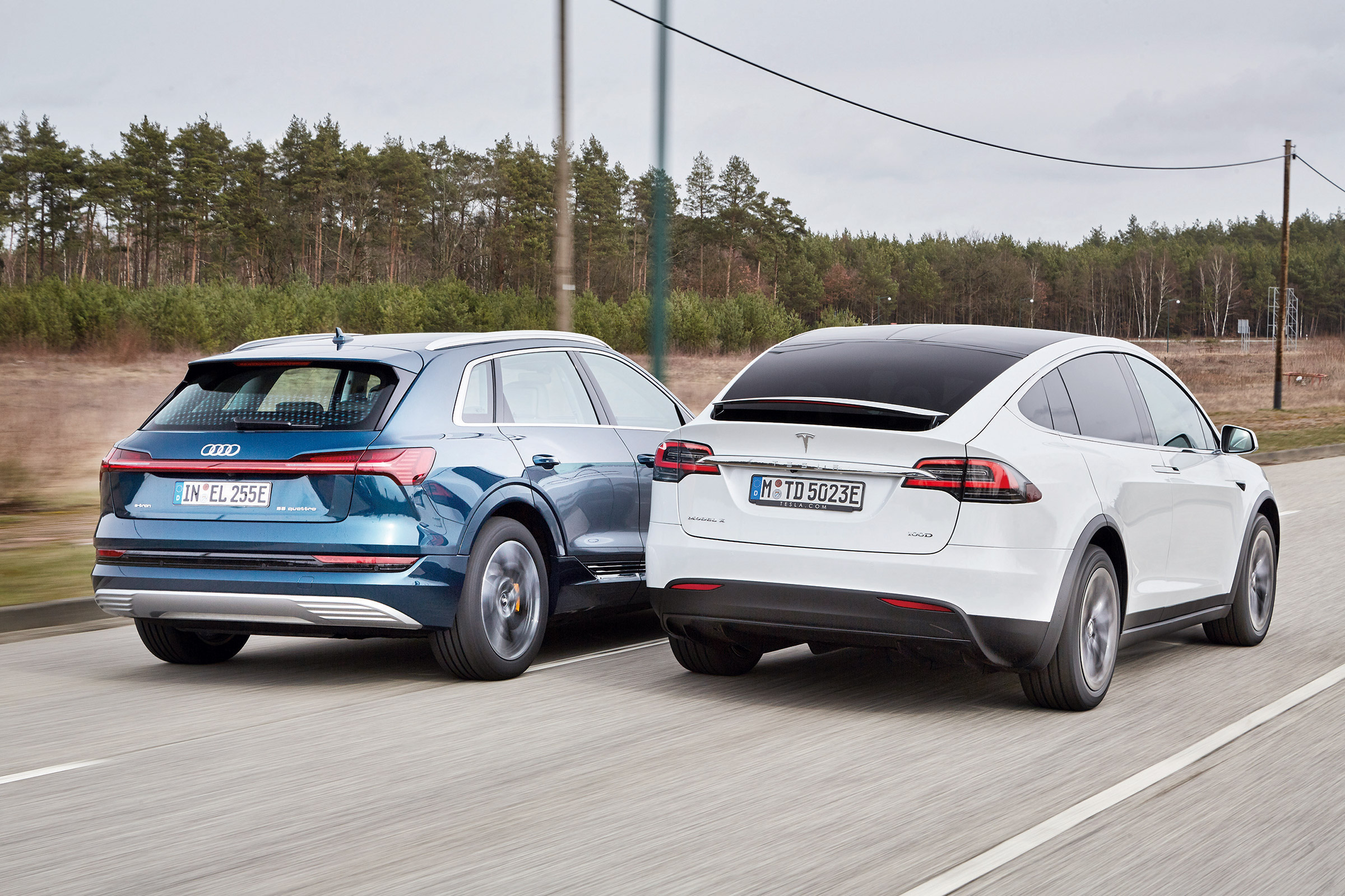 Audi e-tron vs Tesla Model X - rear