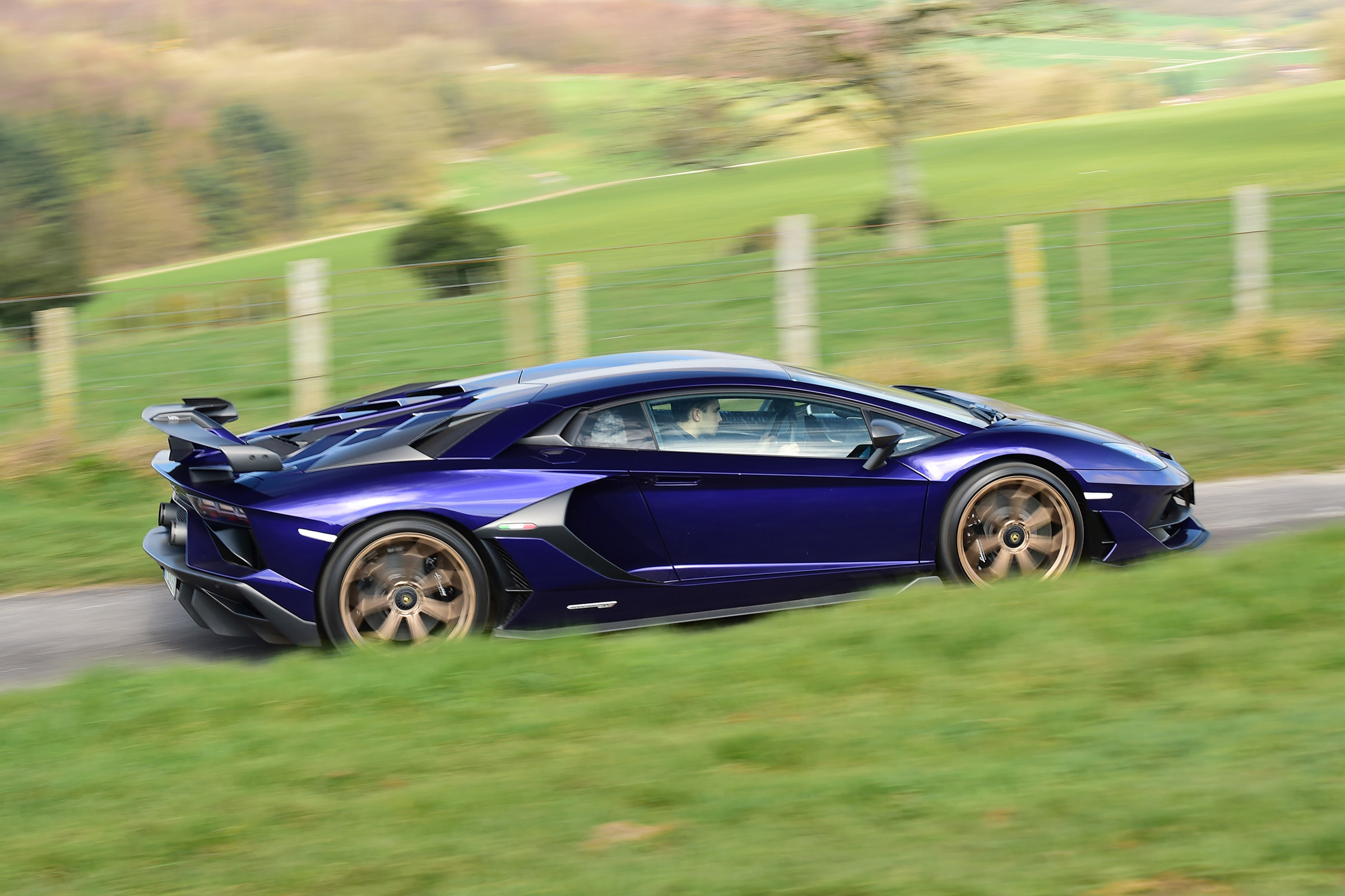 Lamborghini Aventador SVJ - side