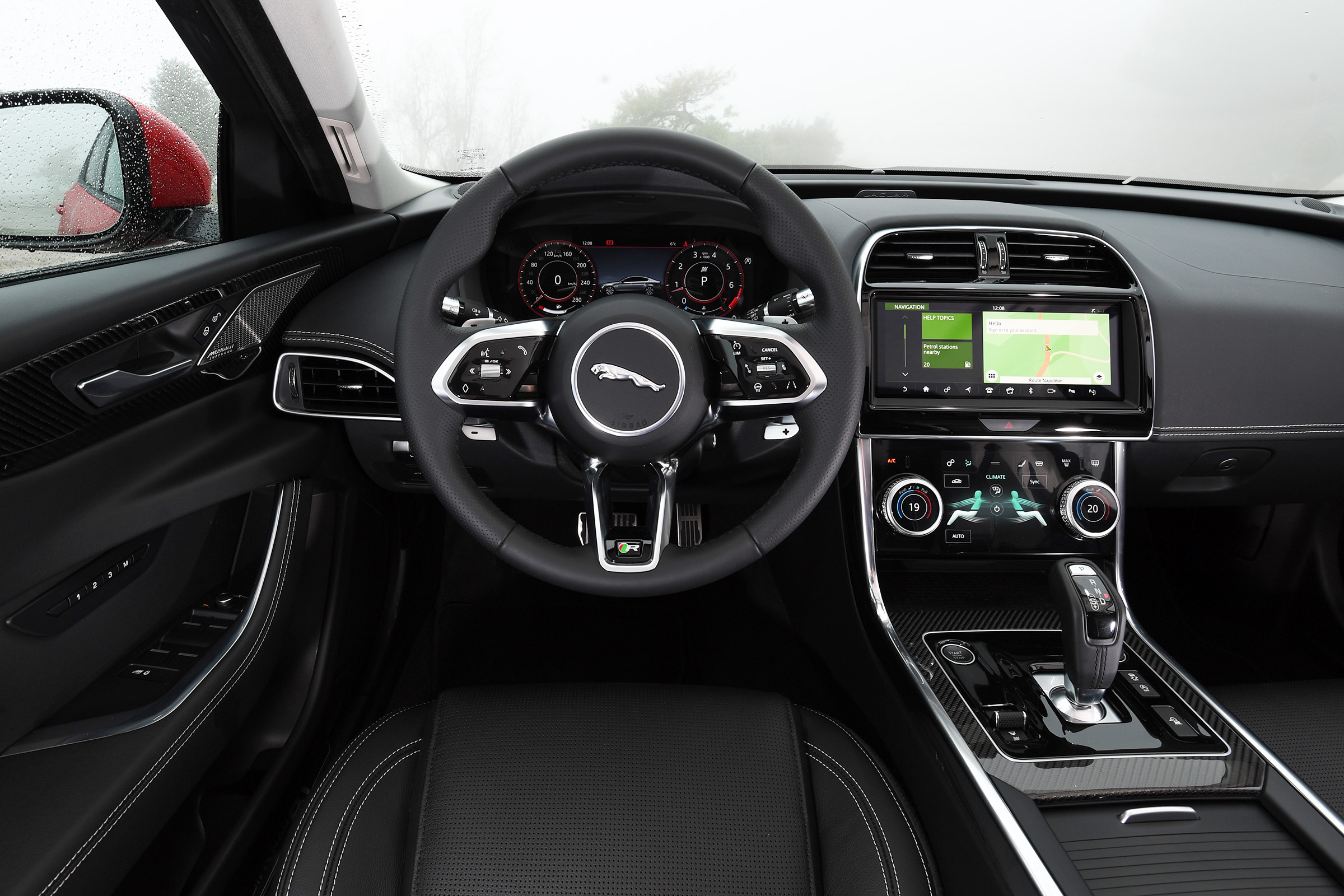 Jaguar XE - dash