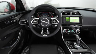 Jaguar XE - dash