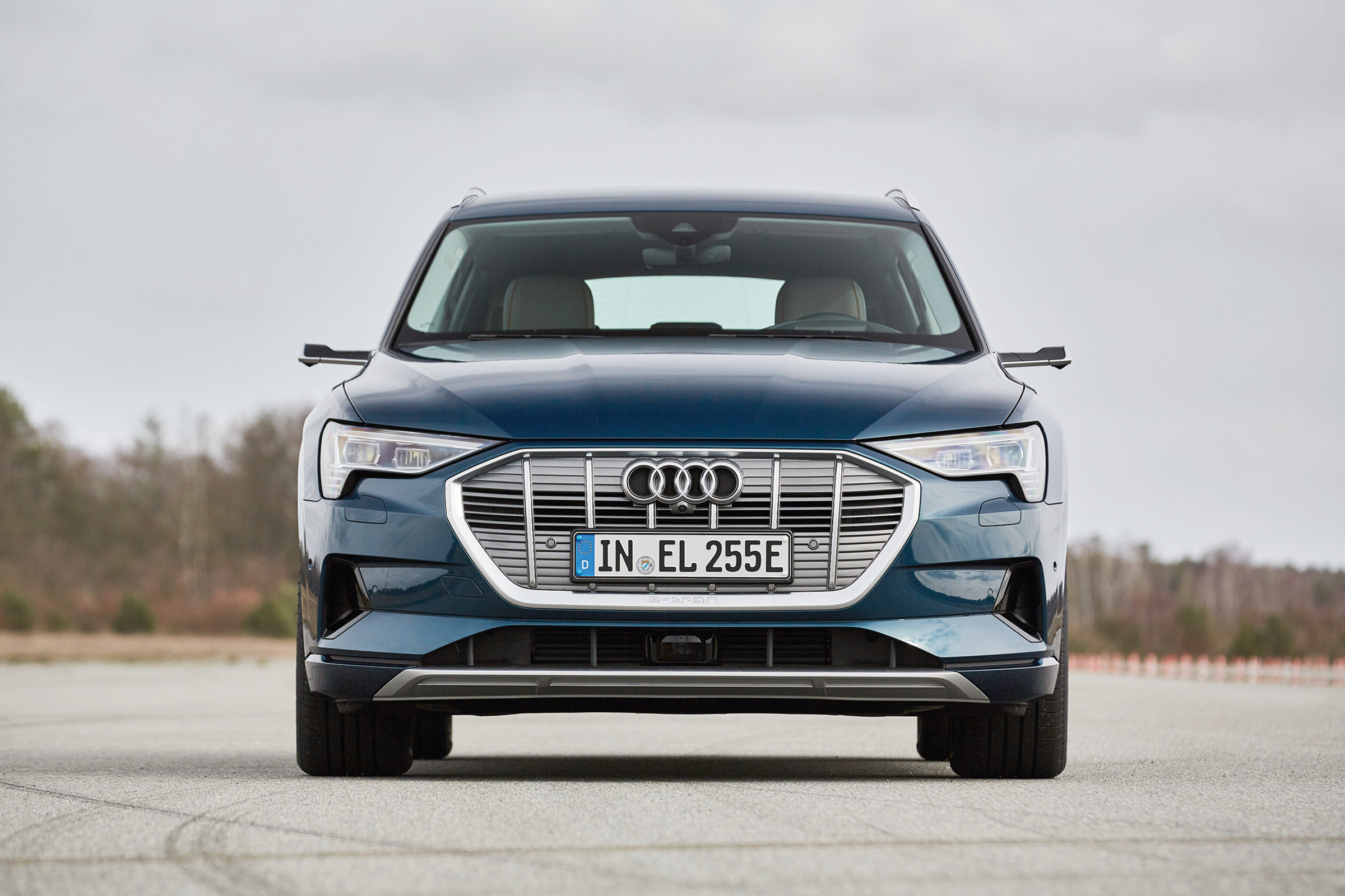 Audi e-tron - full front