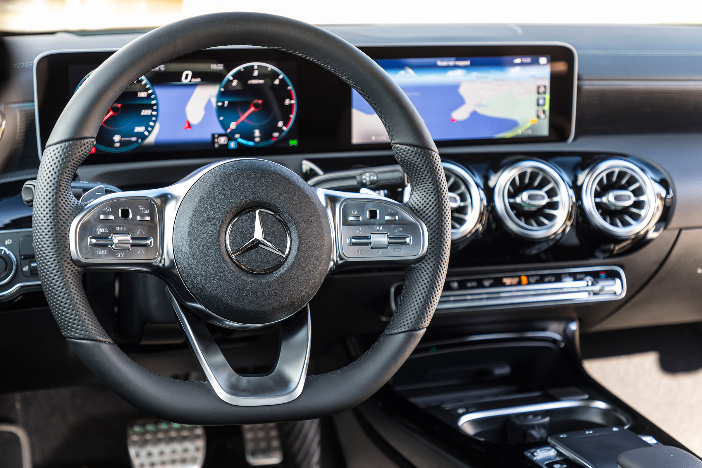 Mercedes CLA - dash