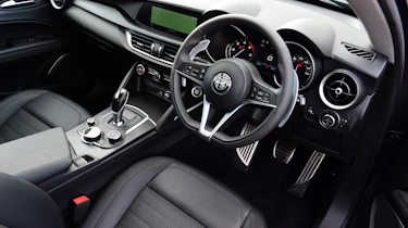 Alfa Romeo Stelvio Nero Edizione - dash