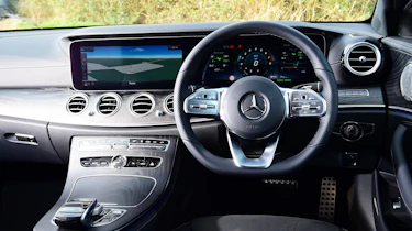 Mercedes E 300 e - dash