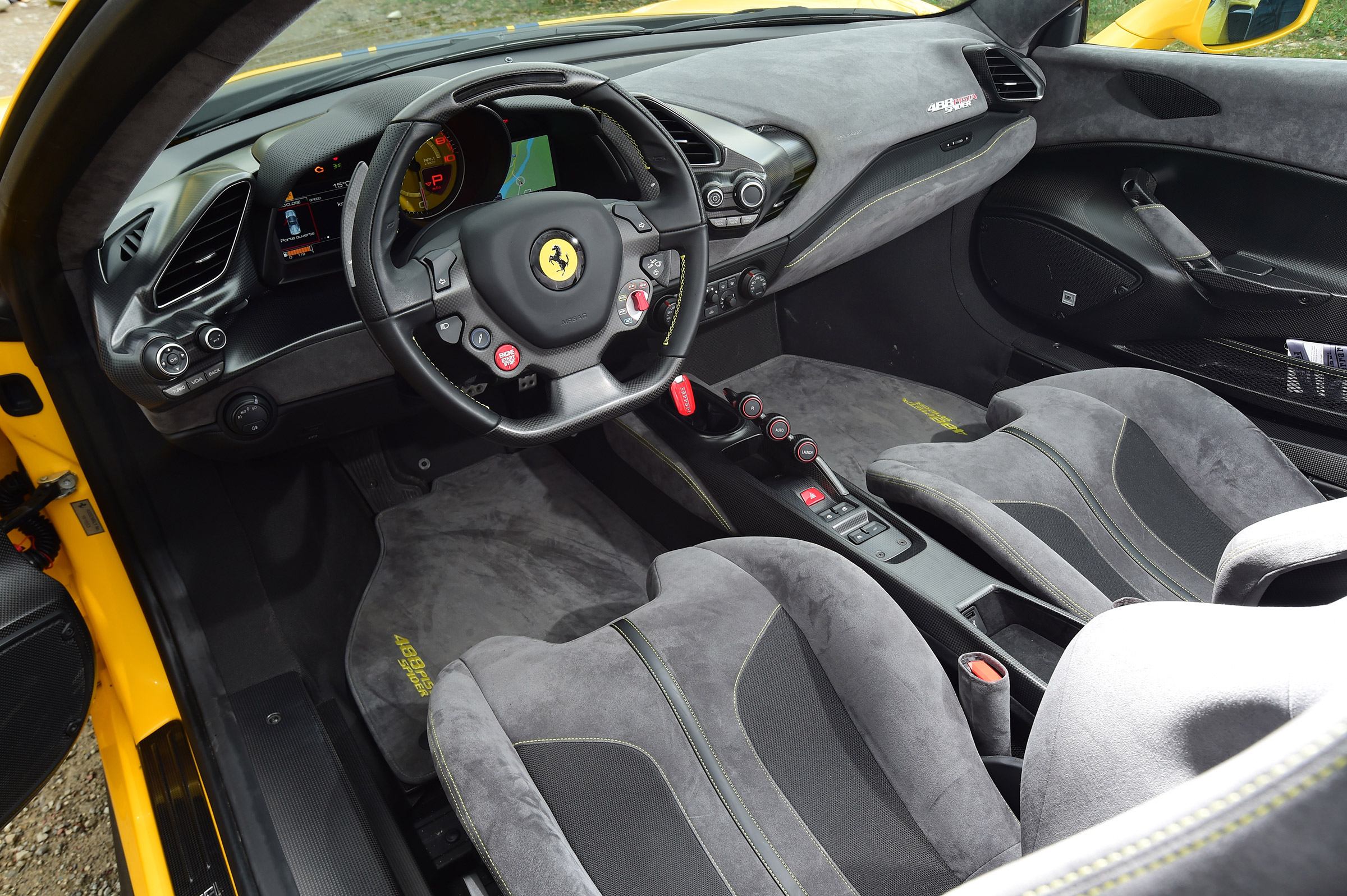 Ferrari 488 Pista Spider - dash