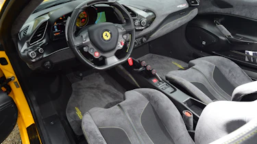 Ferrari 488 Pista Spider - dash