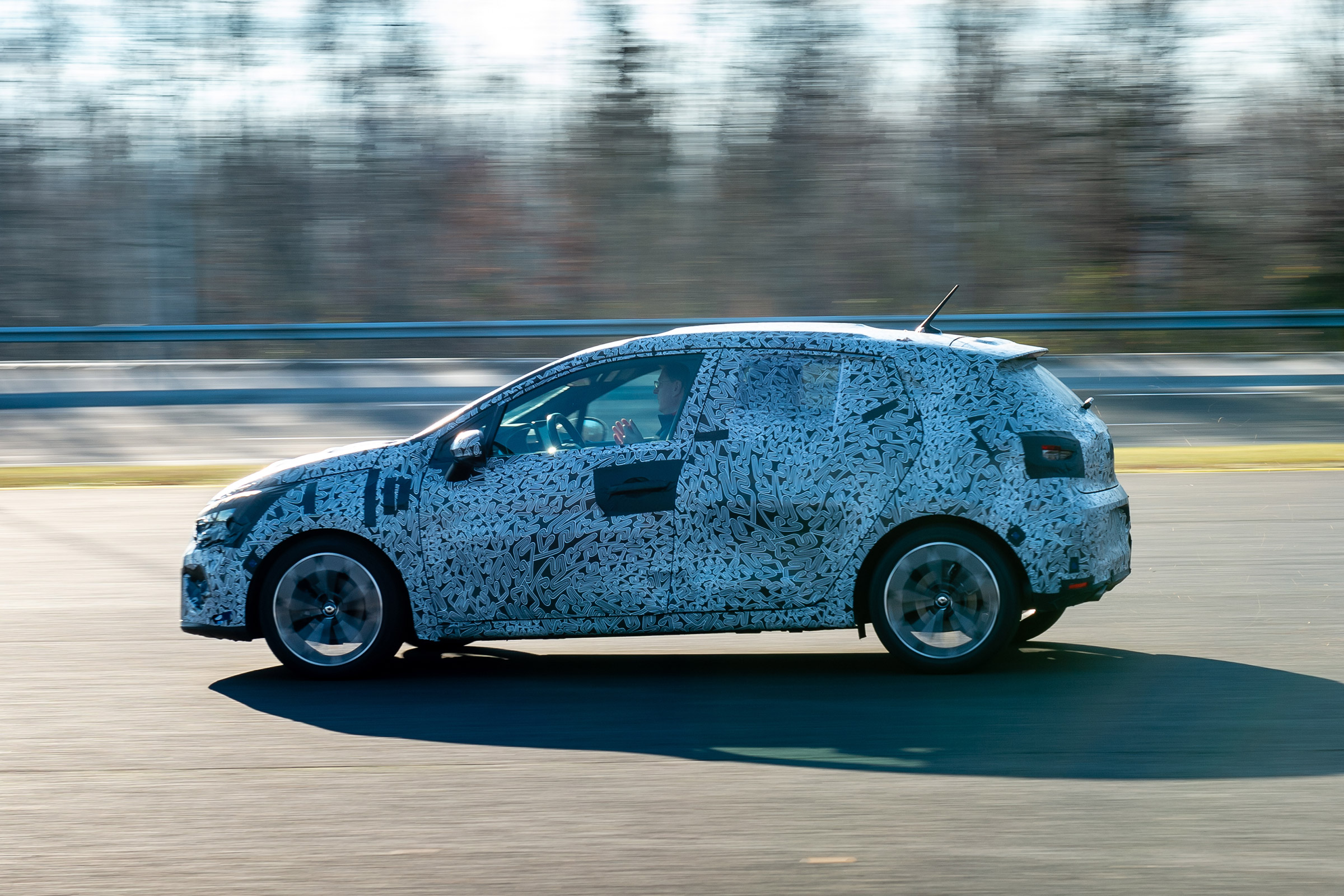 Renault Clio prototype - side action
