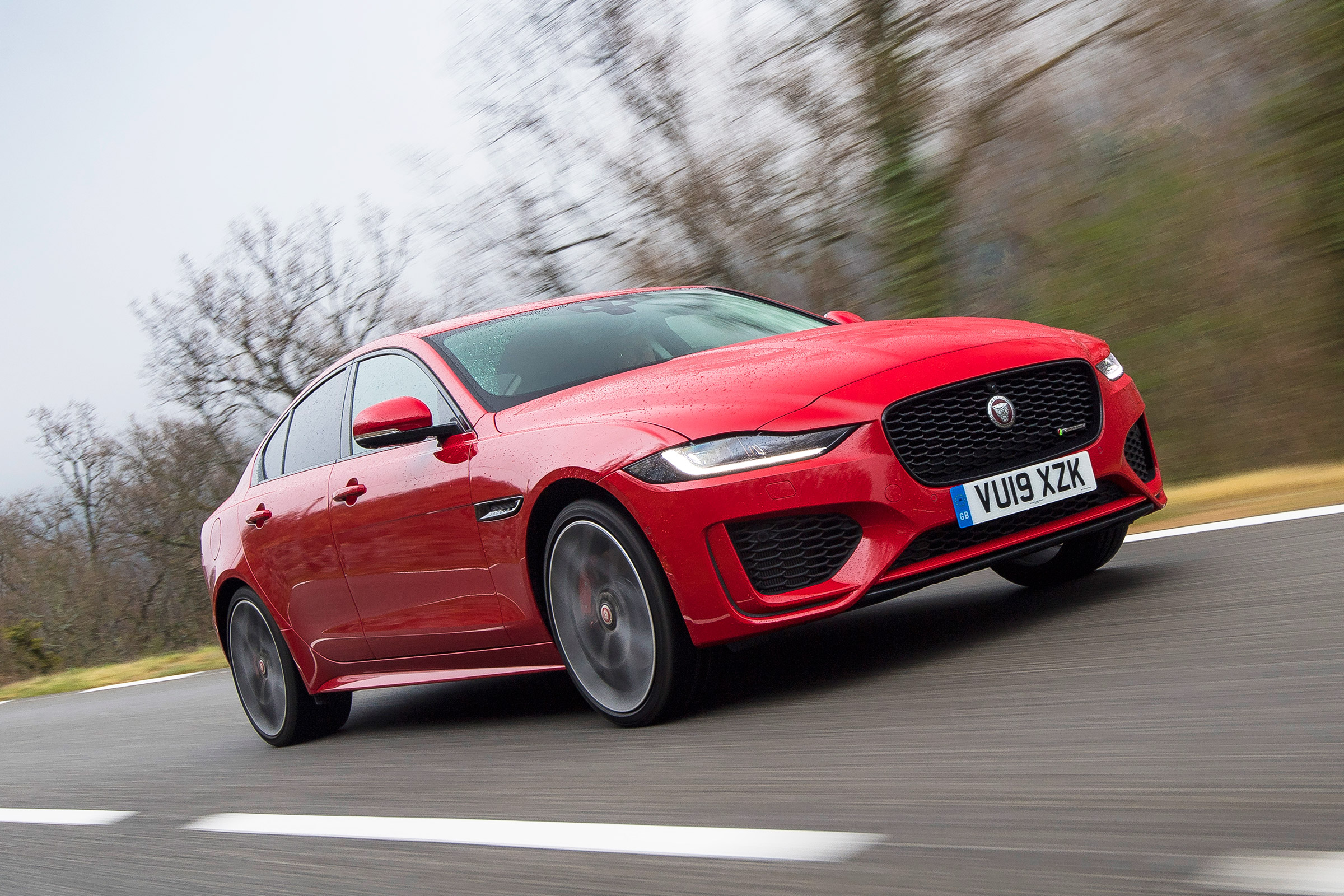 Jaguar XE - front tracking