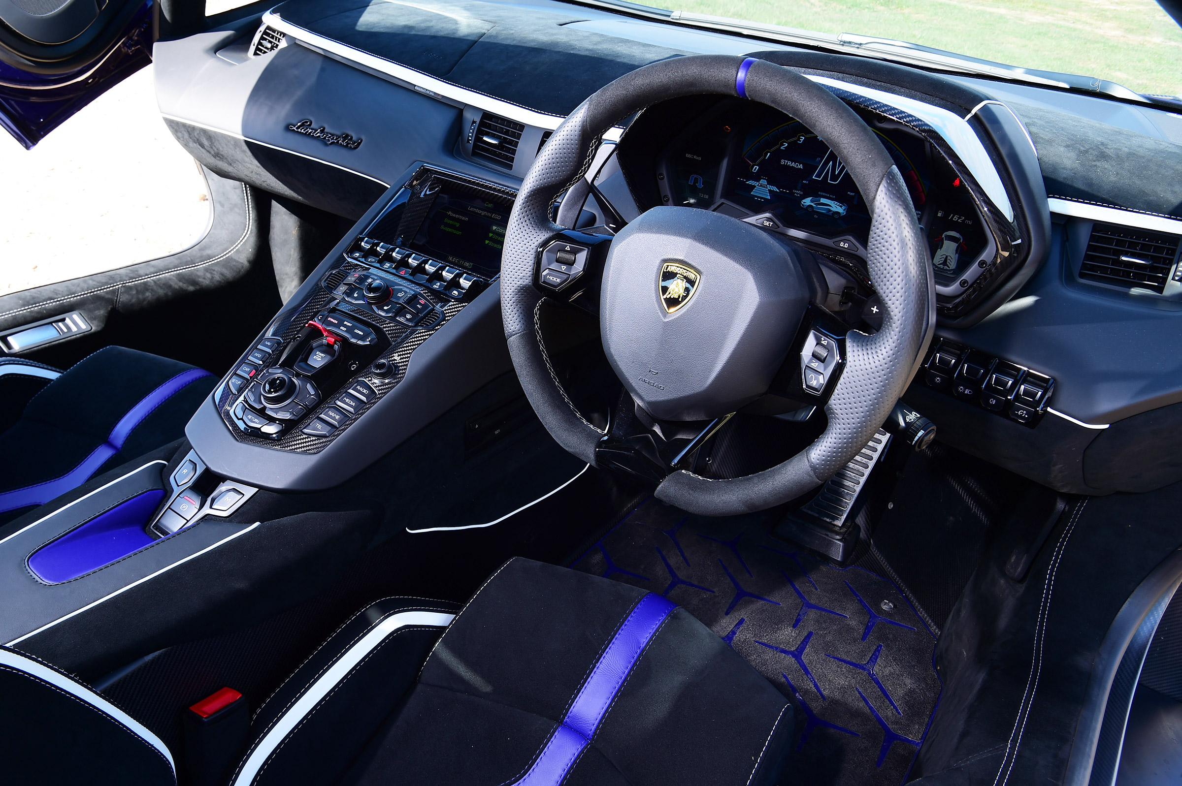 Lamborghini Aventador SVJ - dash