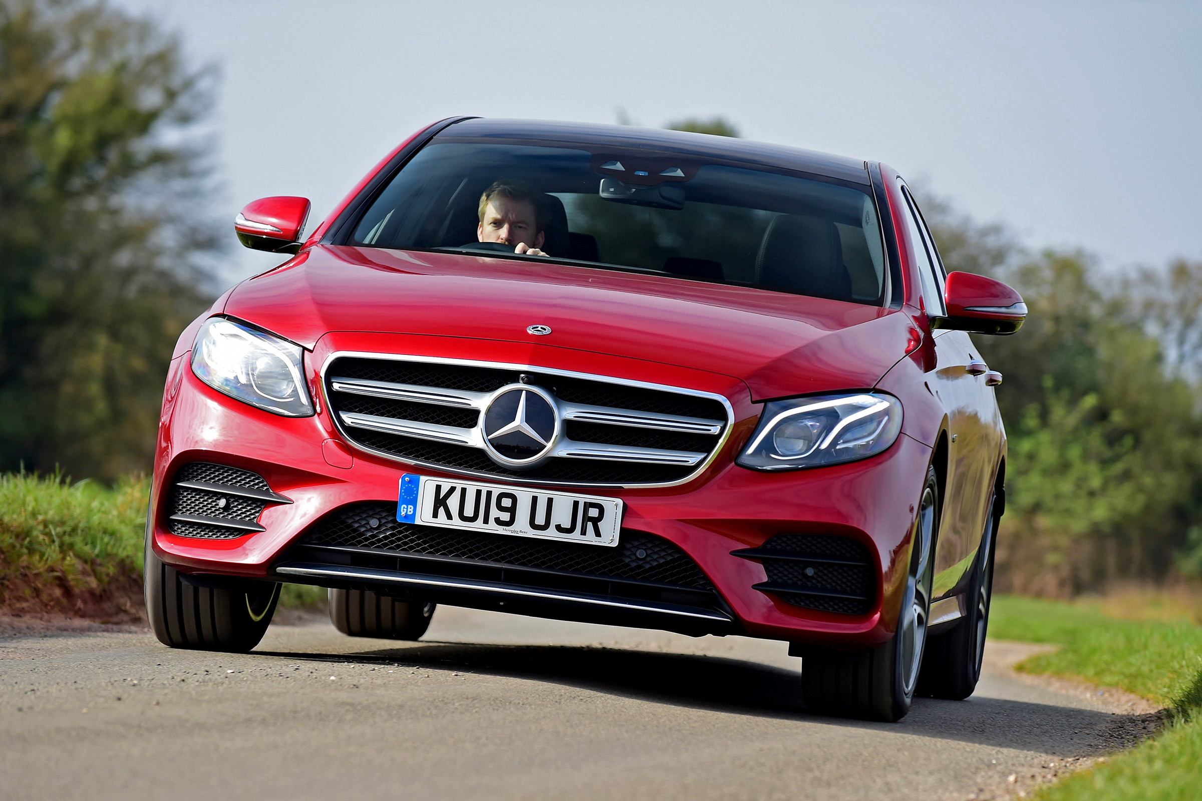Mercedes E 300 e - front action