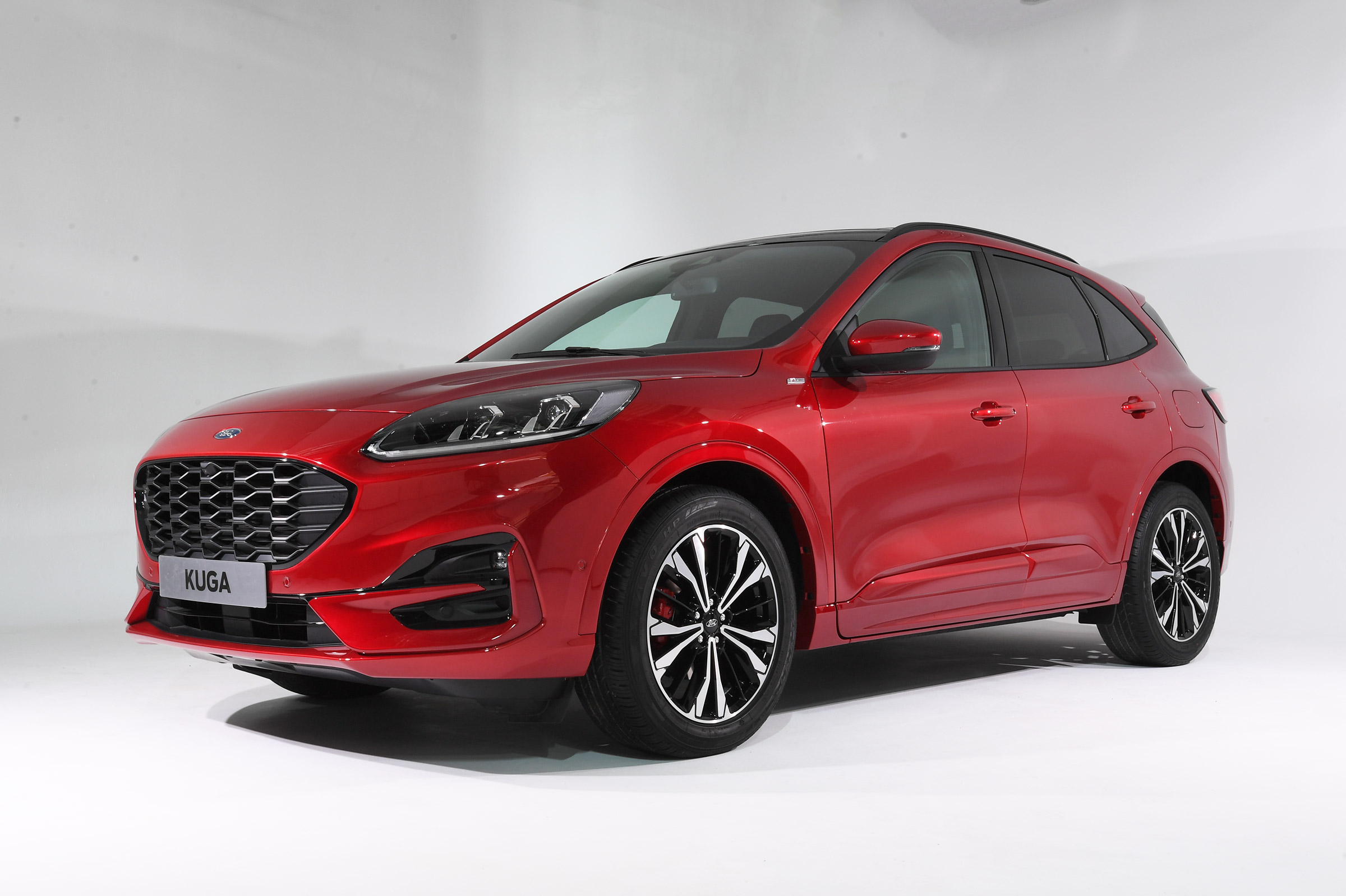 Ford Kuga - studio front/side
