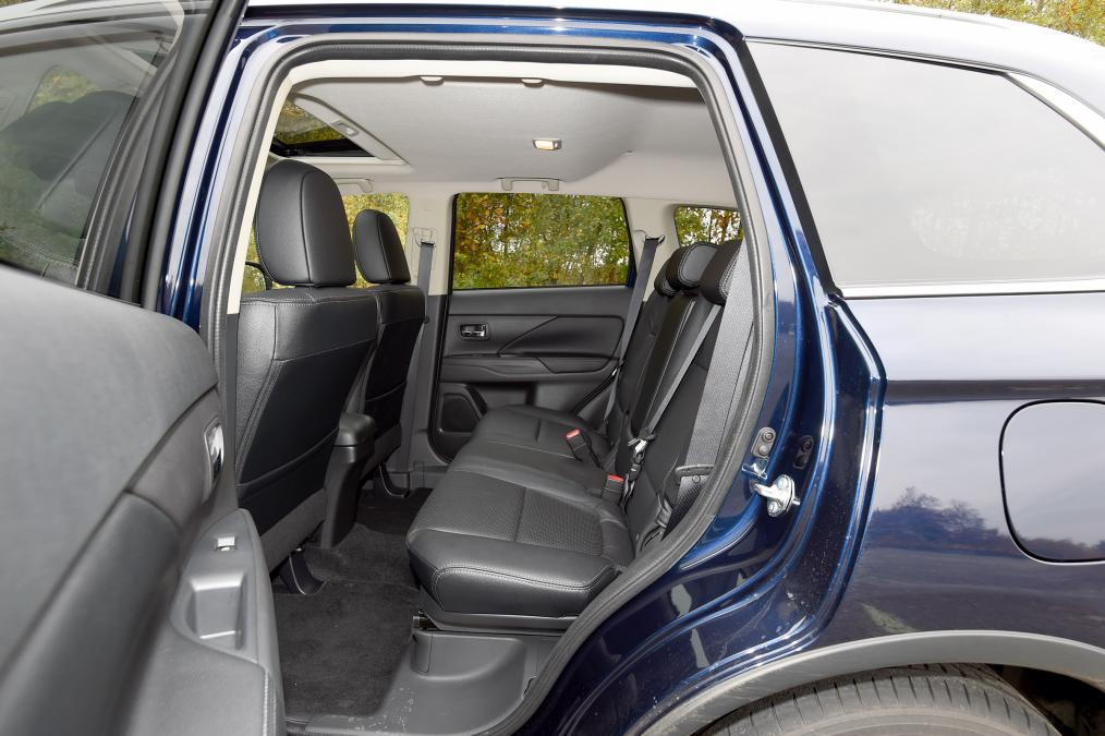 Used Mitsubishi Outlander - rear seats