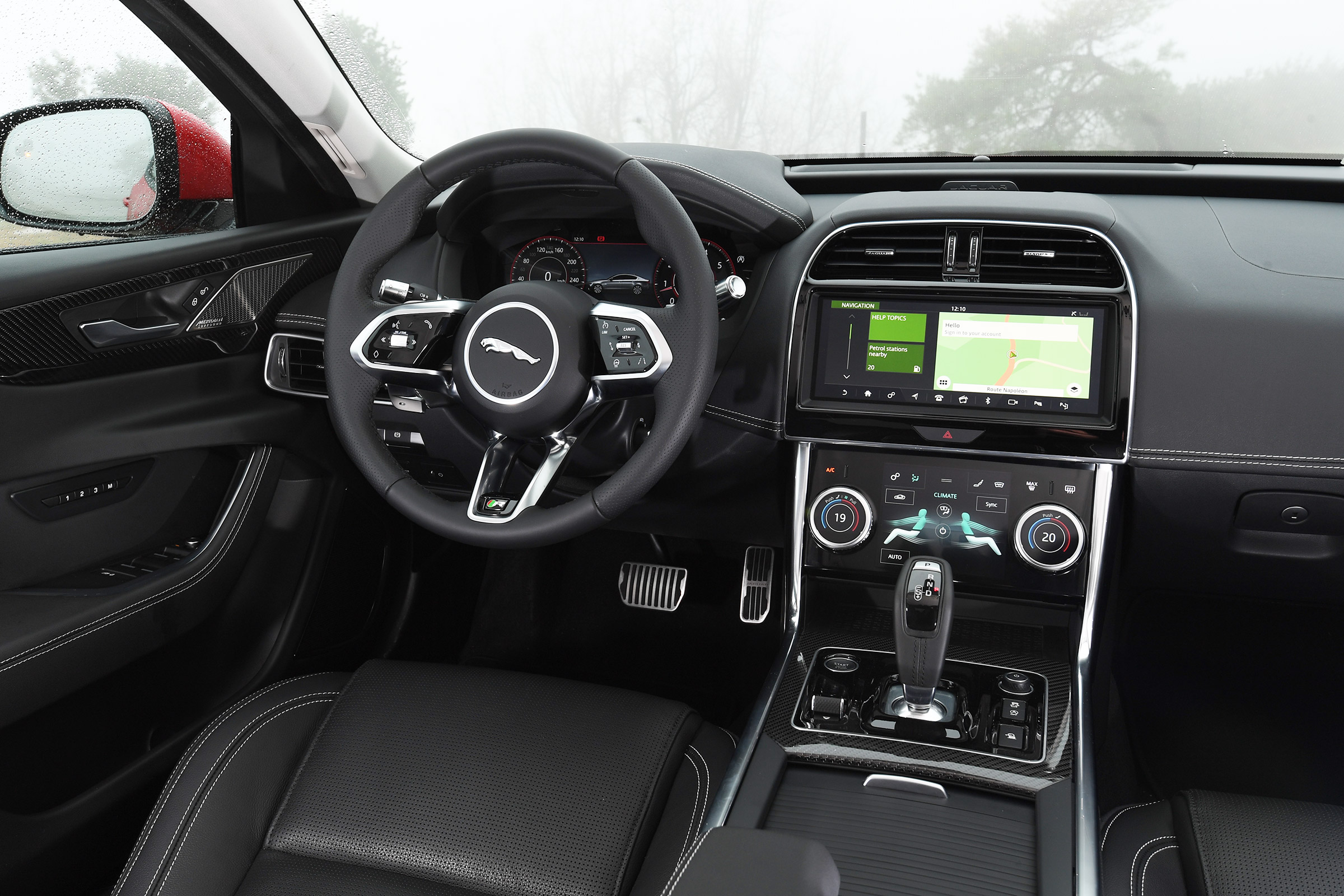 Jaguar XE - cabin