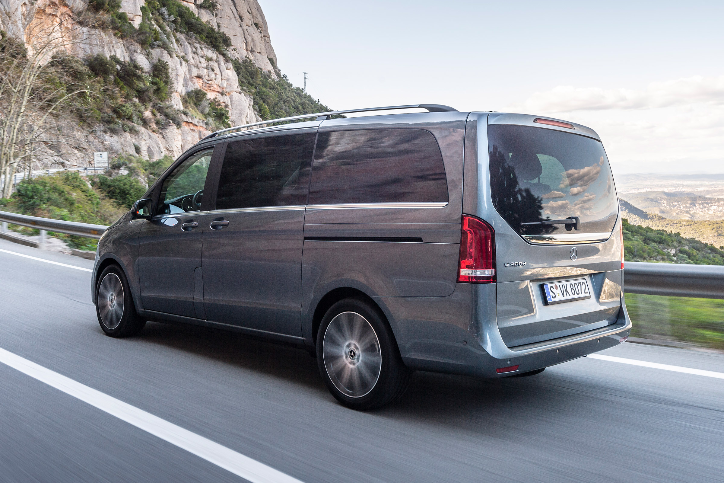 Mercedes V-Class - rear tracking