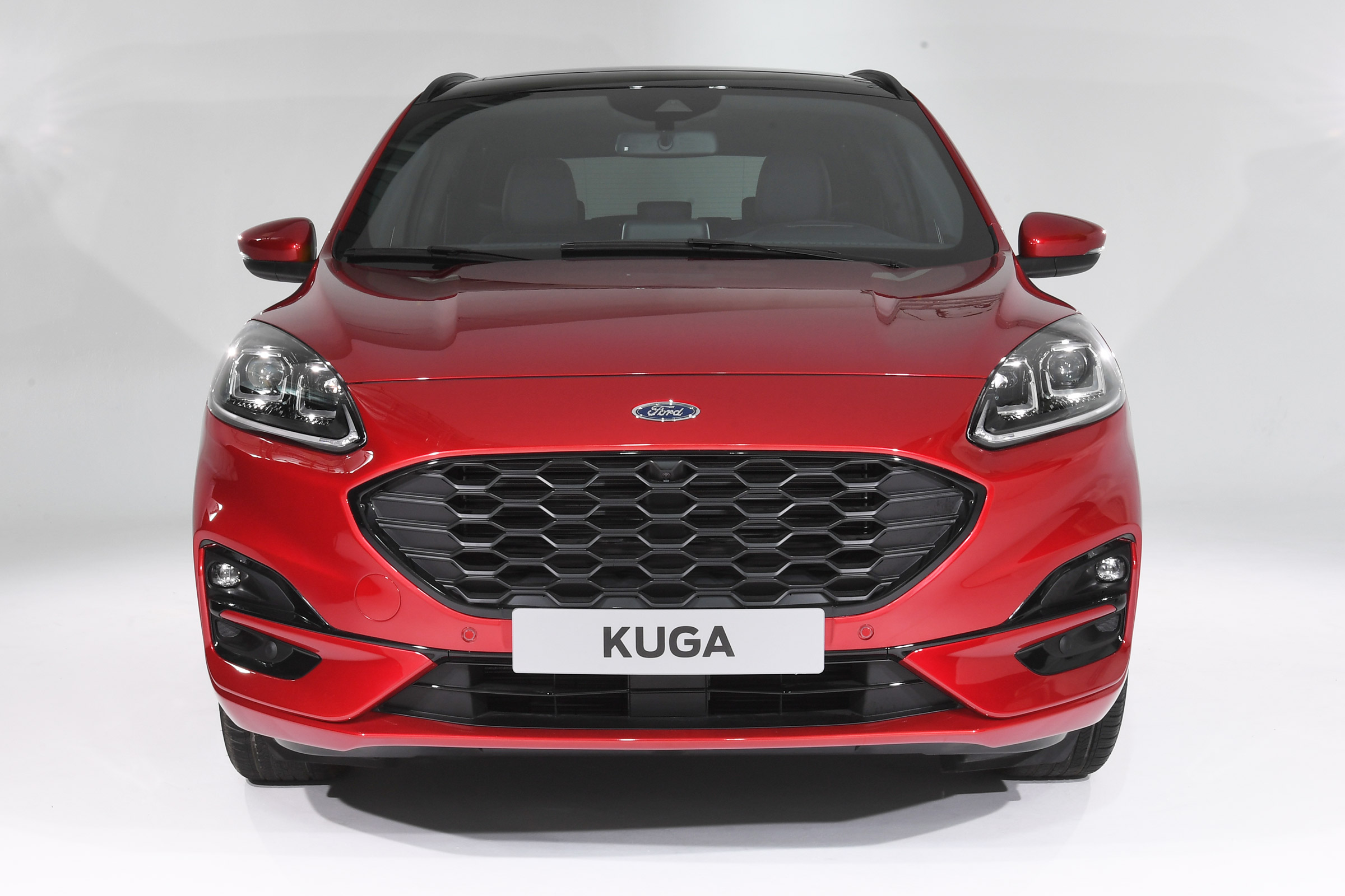 Ford Kuga - studio full front